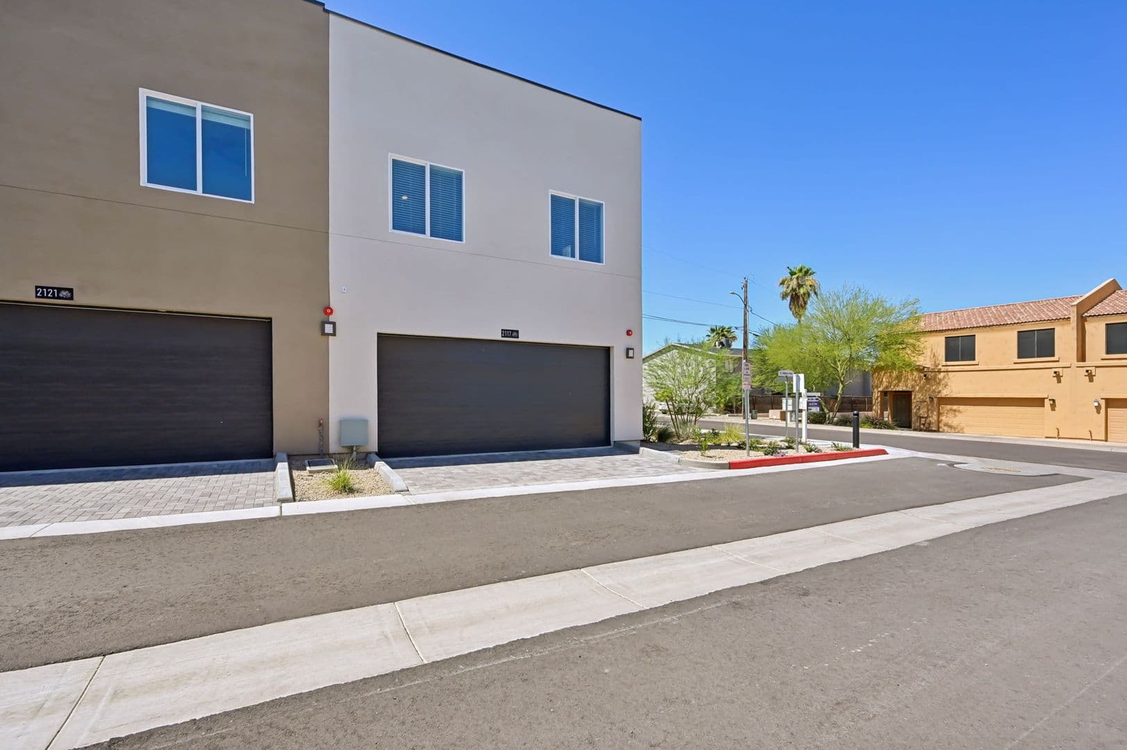 Phoenix Townhome: 2119 E. Voltaire Ave
