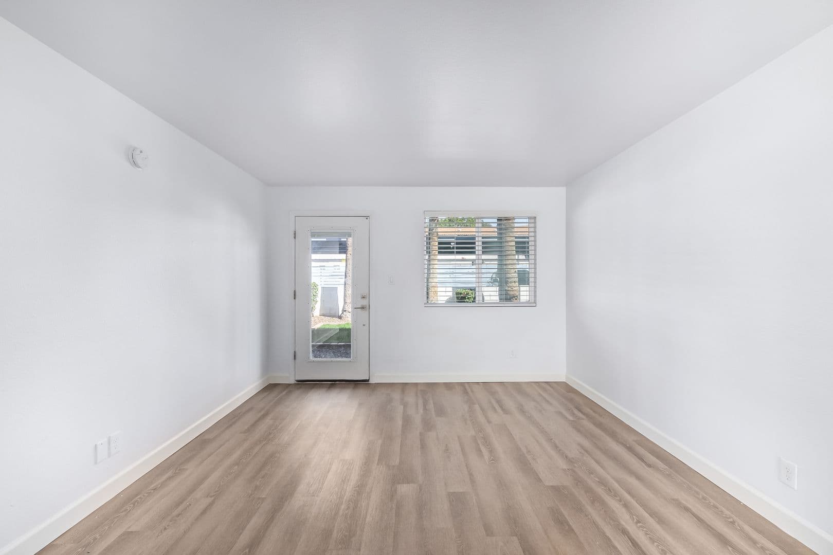 Phoenix Apartment: 2922 N 35th St