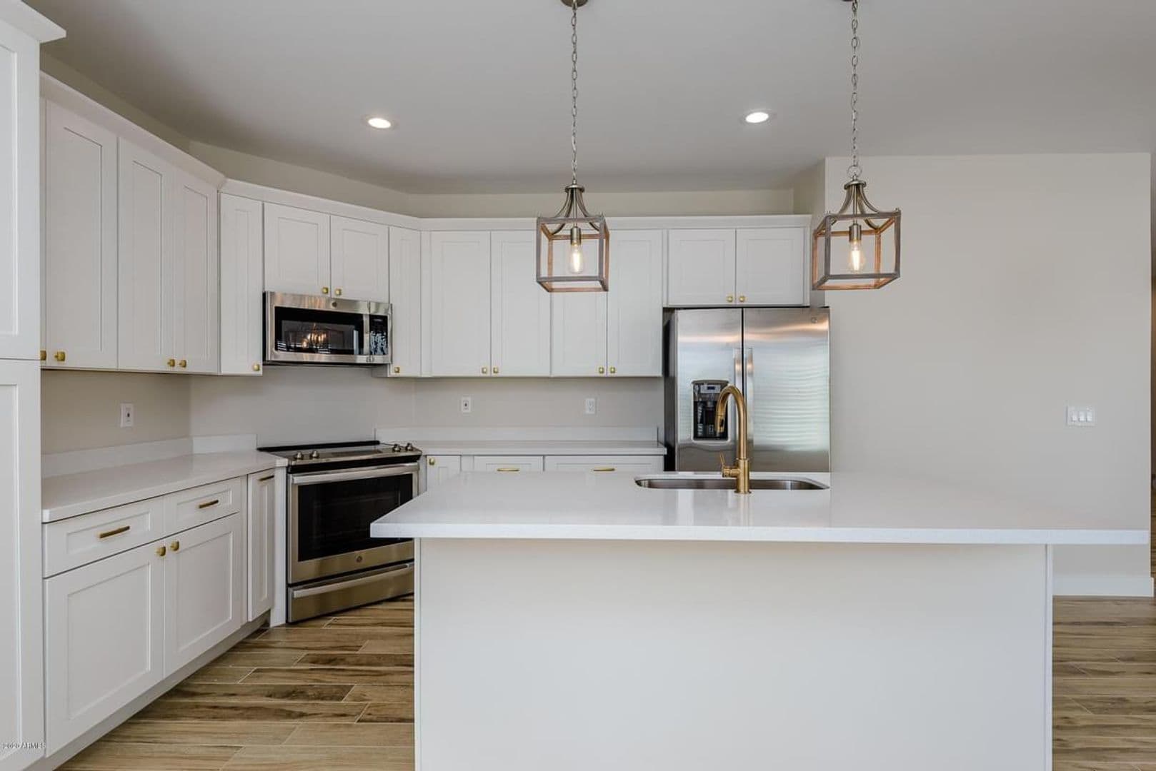 Phoenix Apartment: 3240 E. Pinchot Ave