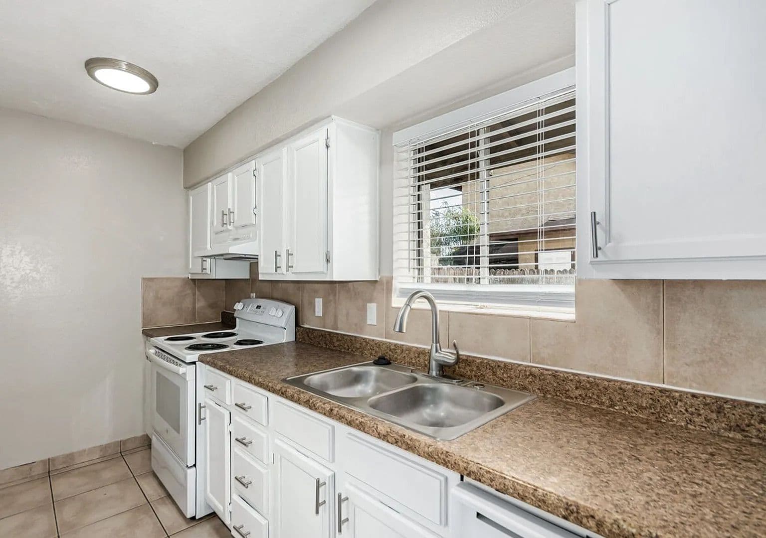 Mesa Apartment: 707-731 West 1st Avenue