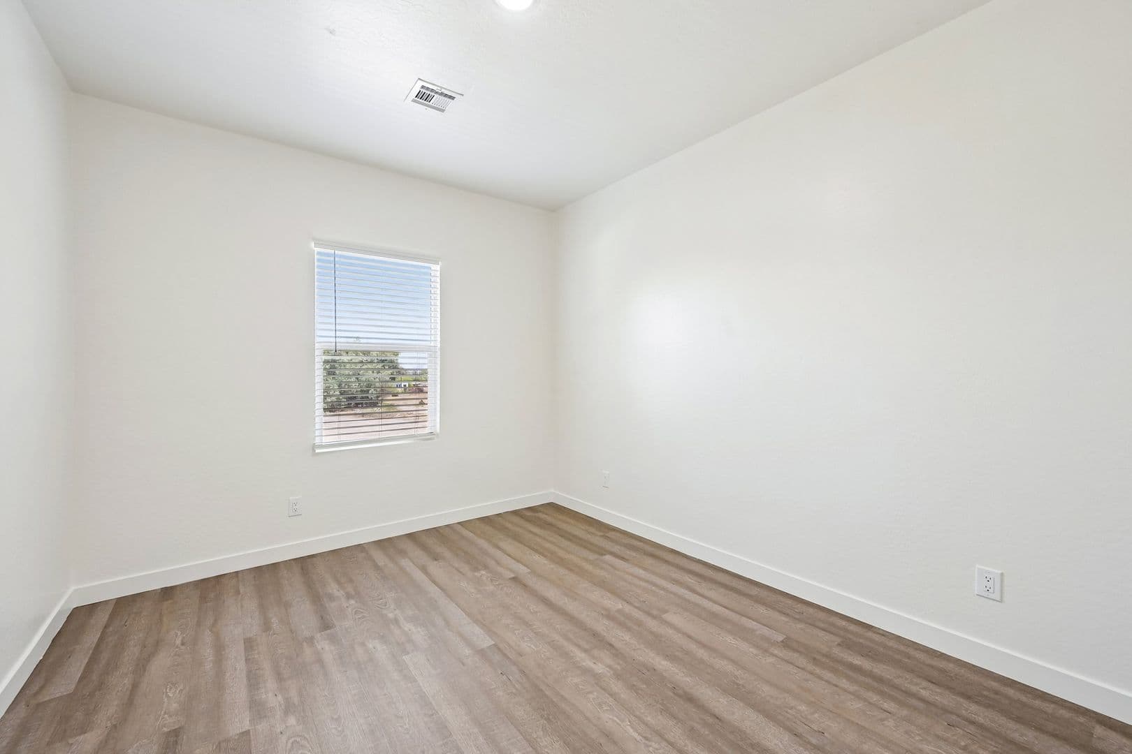 Phoenix Apartment: 828 East Apollo Road