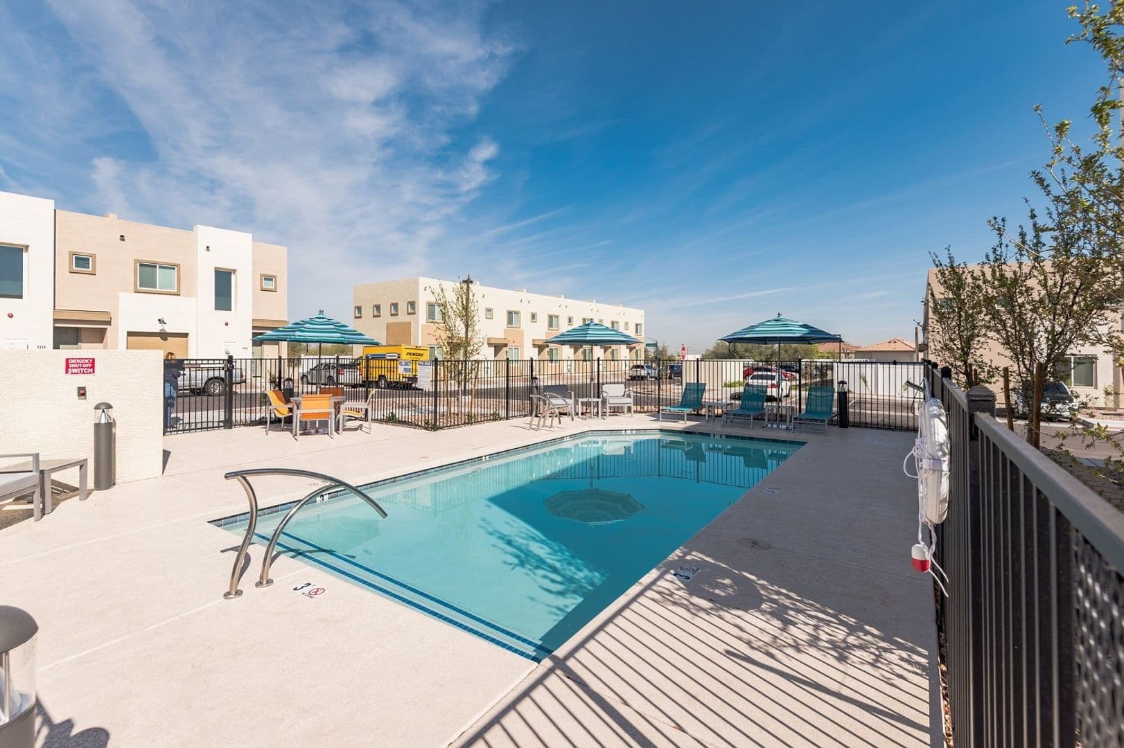 Phoenix Apartment: 11 East Dobbins Road
