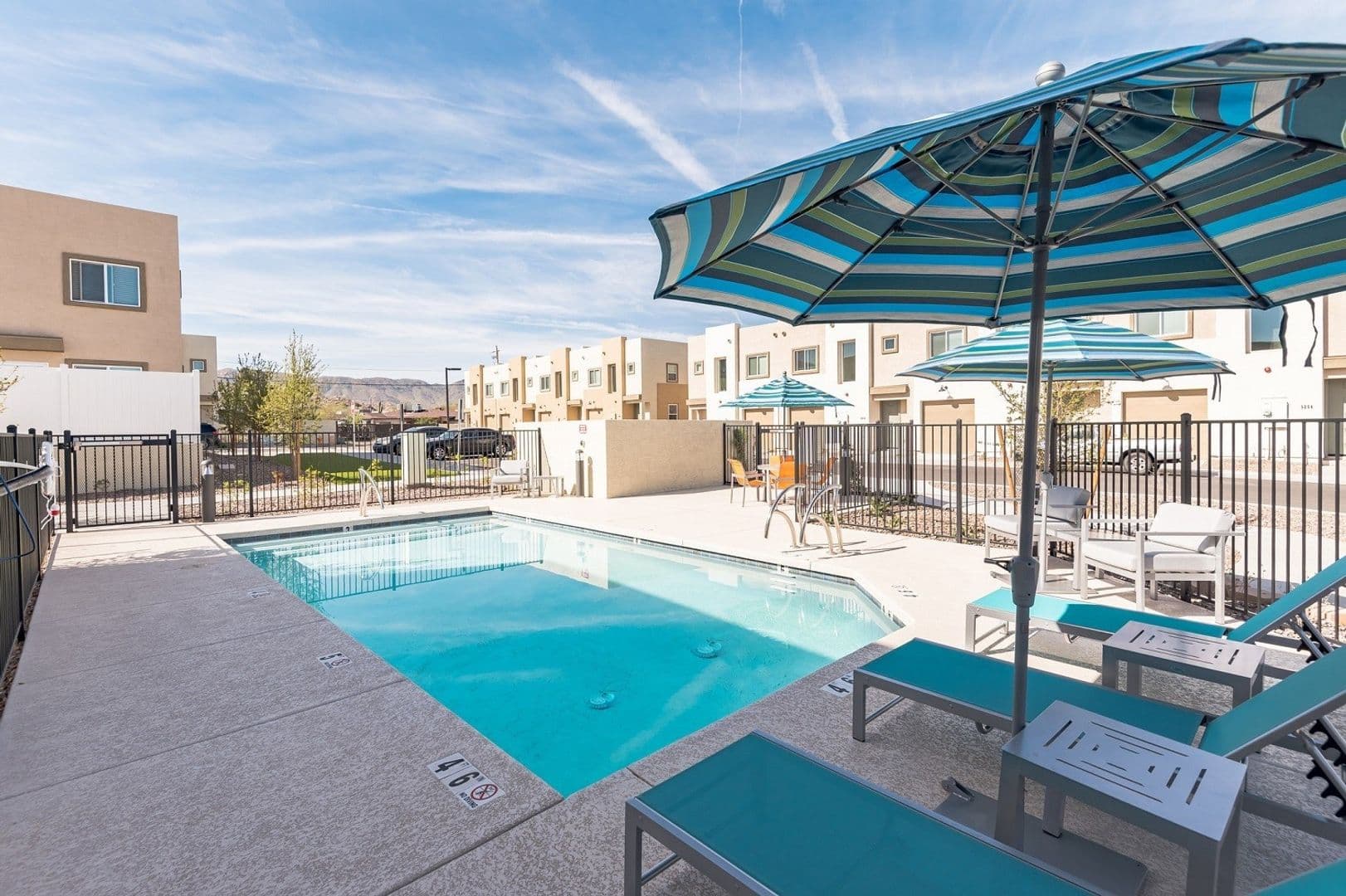 Phoenix Apartment: 11 East Dobbins Road