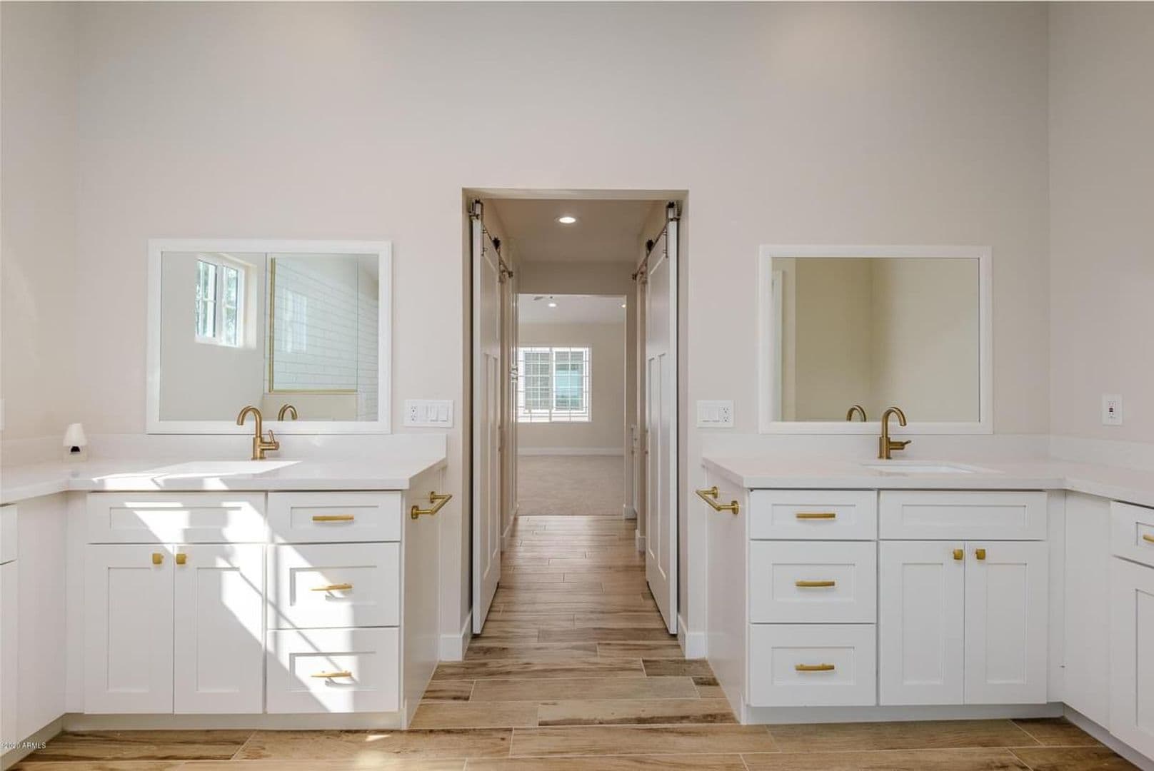 Phoenix Apartment: 3240 E. Pinchot Ave