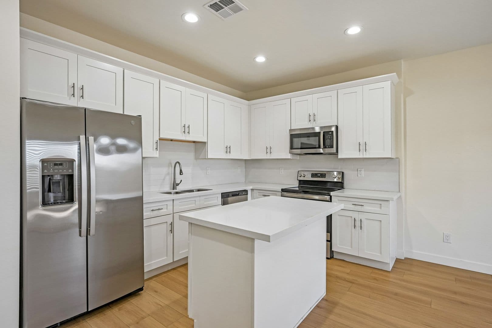 Phoenix Apartment: 828 East Apollo Road