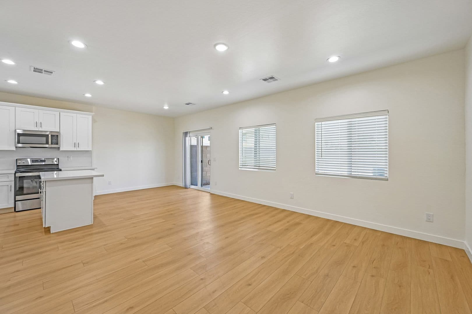 Phoenix Apartment: 828 East Apollo Road
