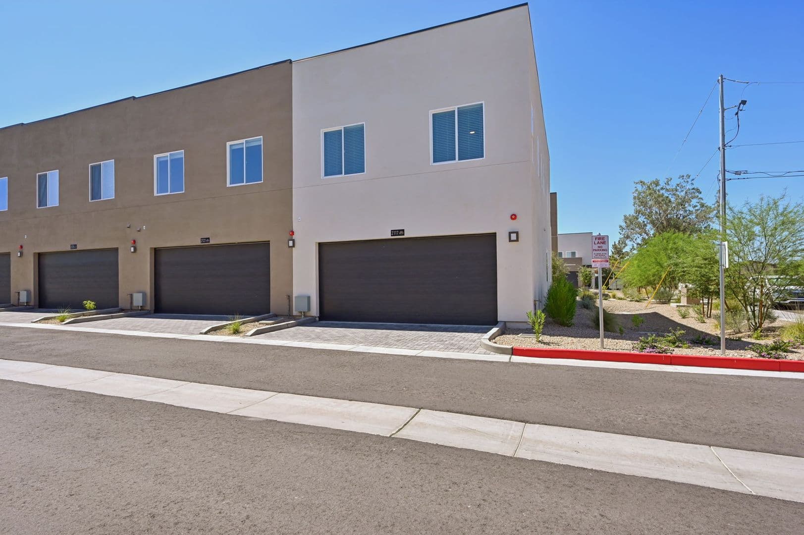 Phoenix Townhome: 2119 E. Voltaire Ave
