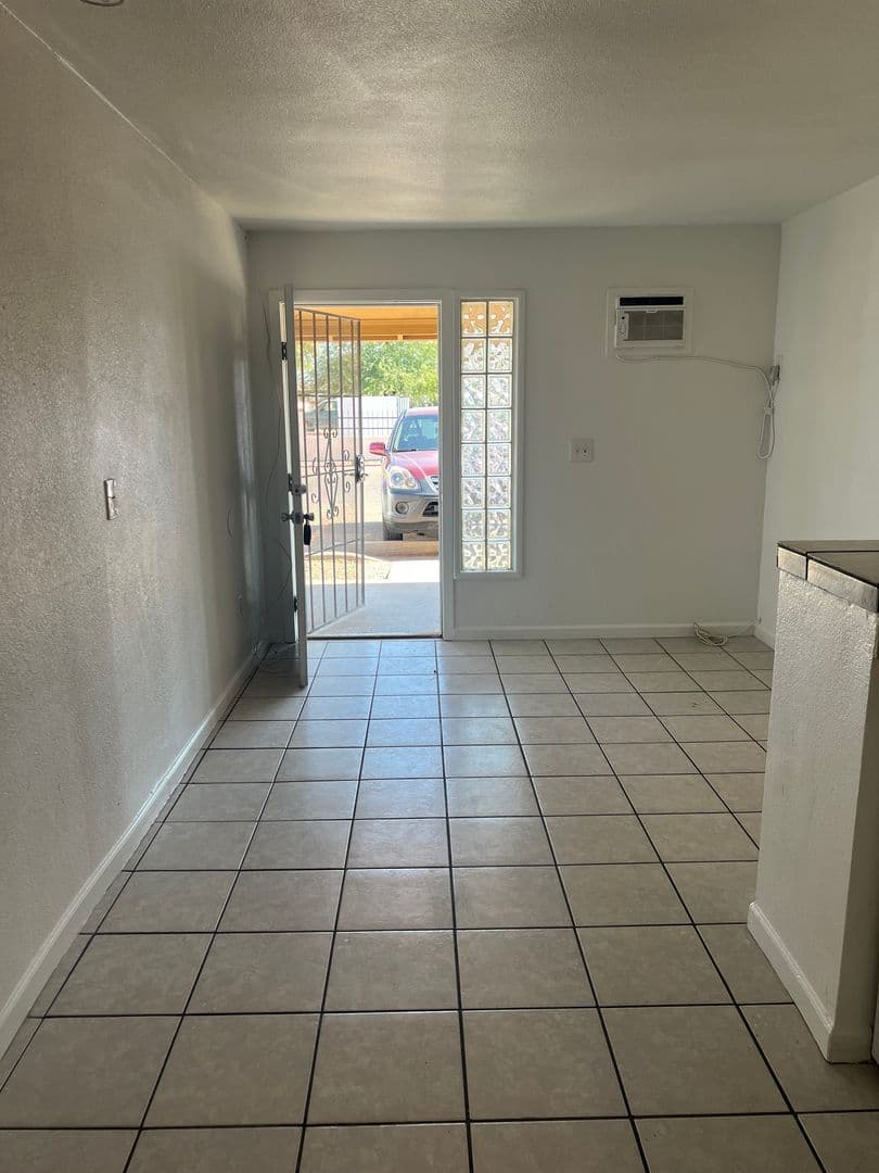 Avondale Apartment: 1223 N Dysart Rd.