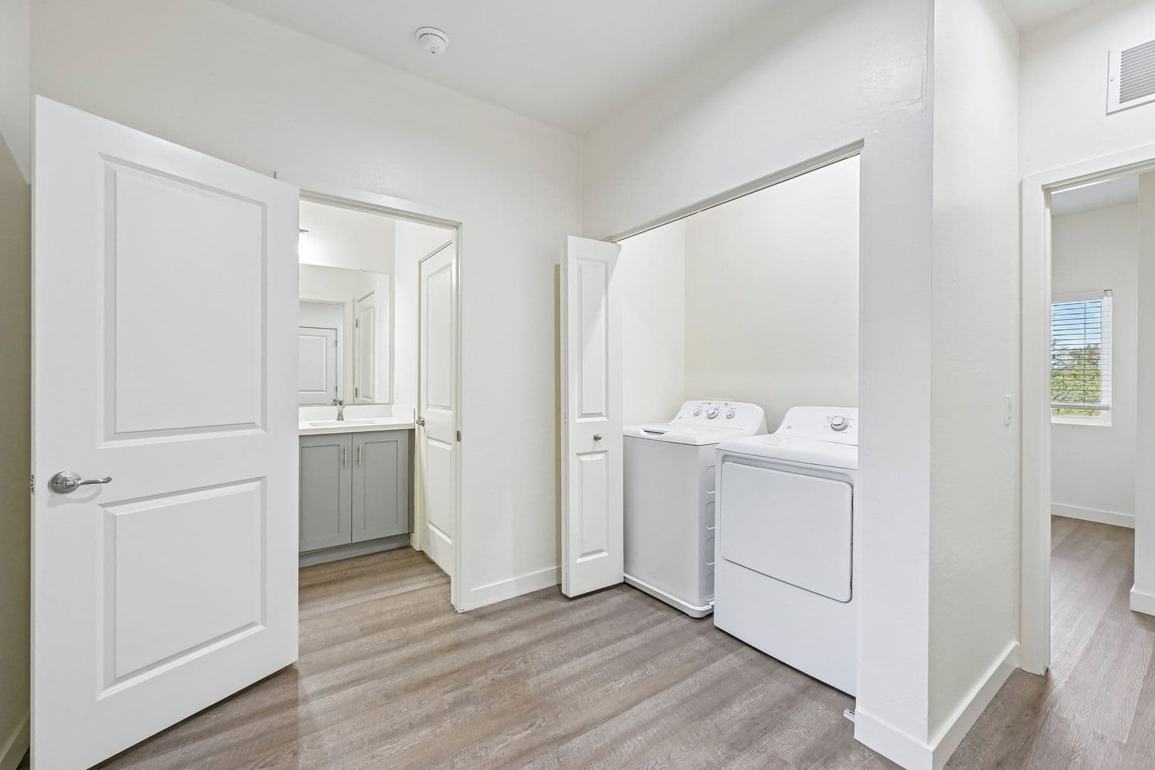 Phoenix Apartment: 828 East Apollo Road