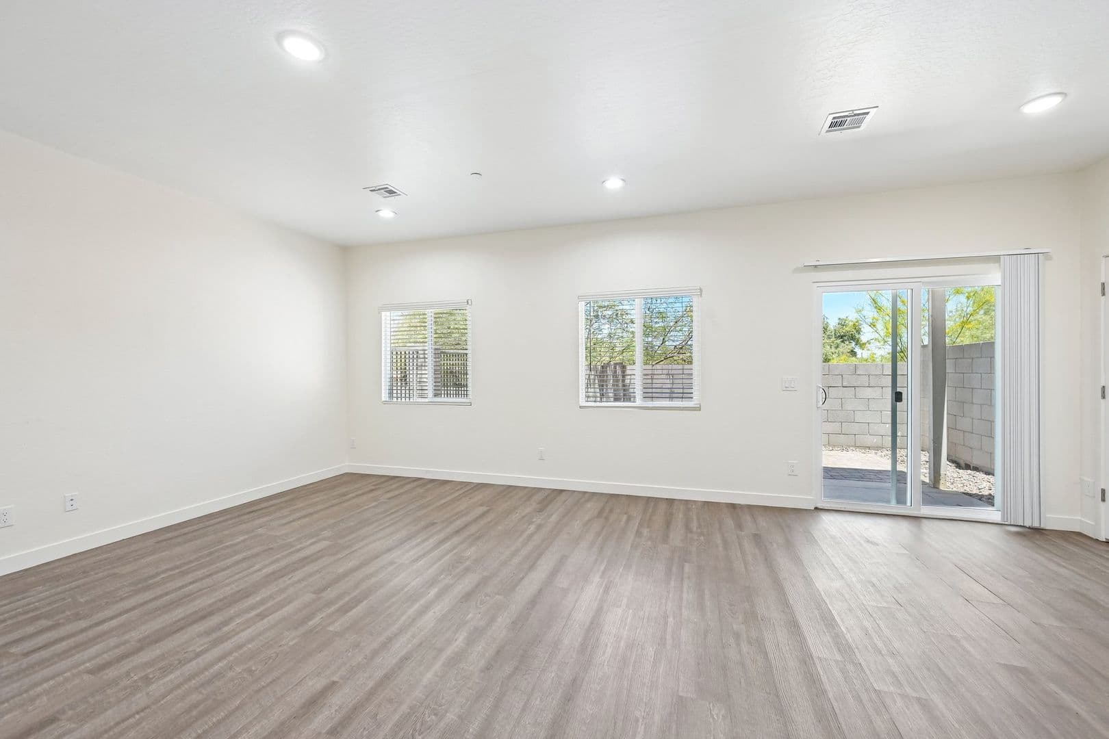 Phoenix Apartment: 828 East Apollo Road