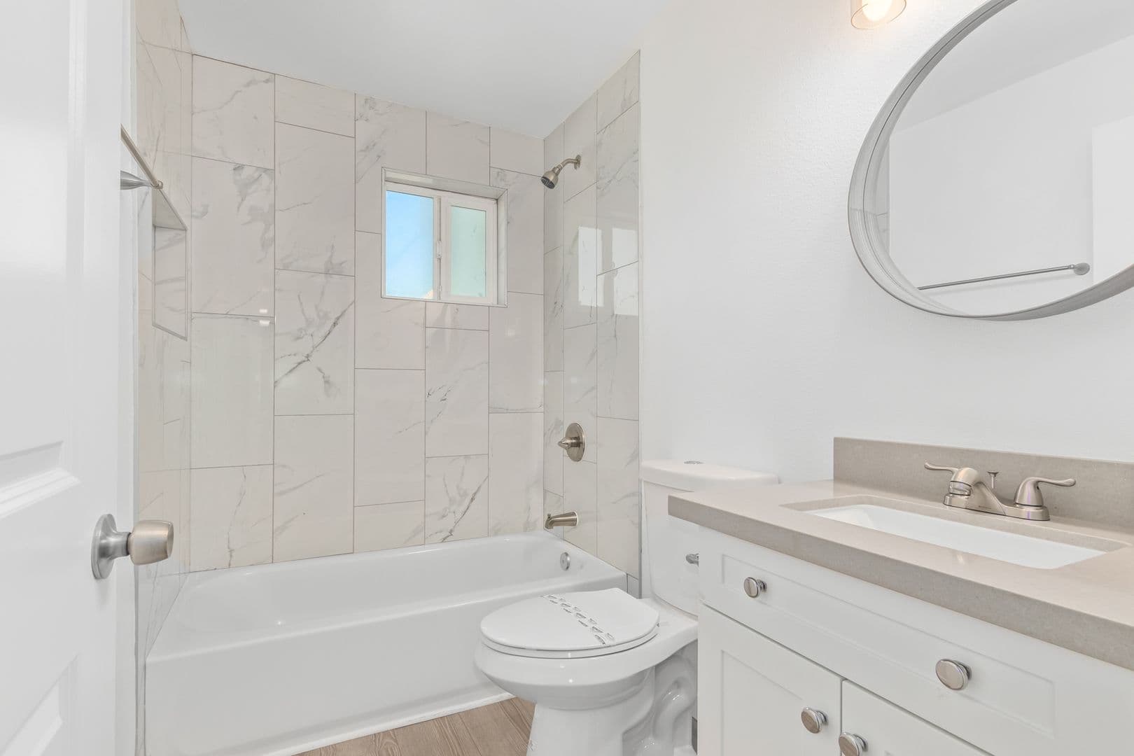 Avondale Apartment: 312 E Kinderman Dr.