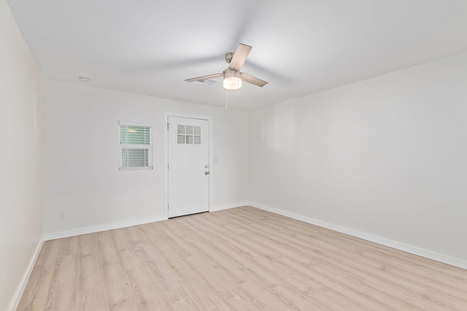 Avondale Apartment: 312 E Kinderman Dr.
