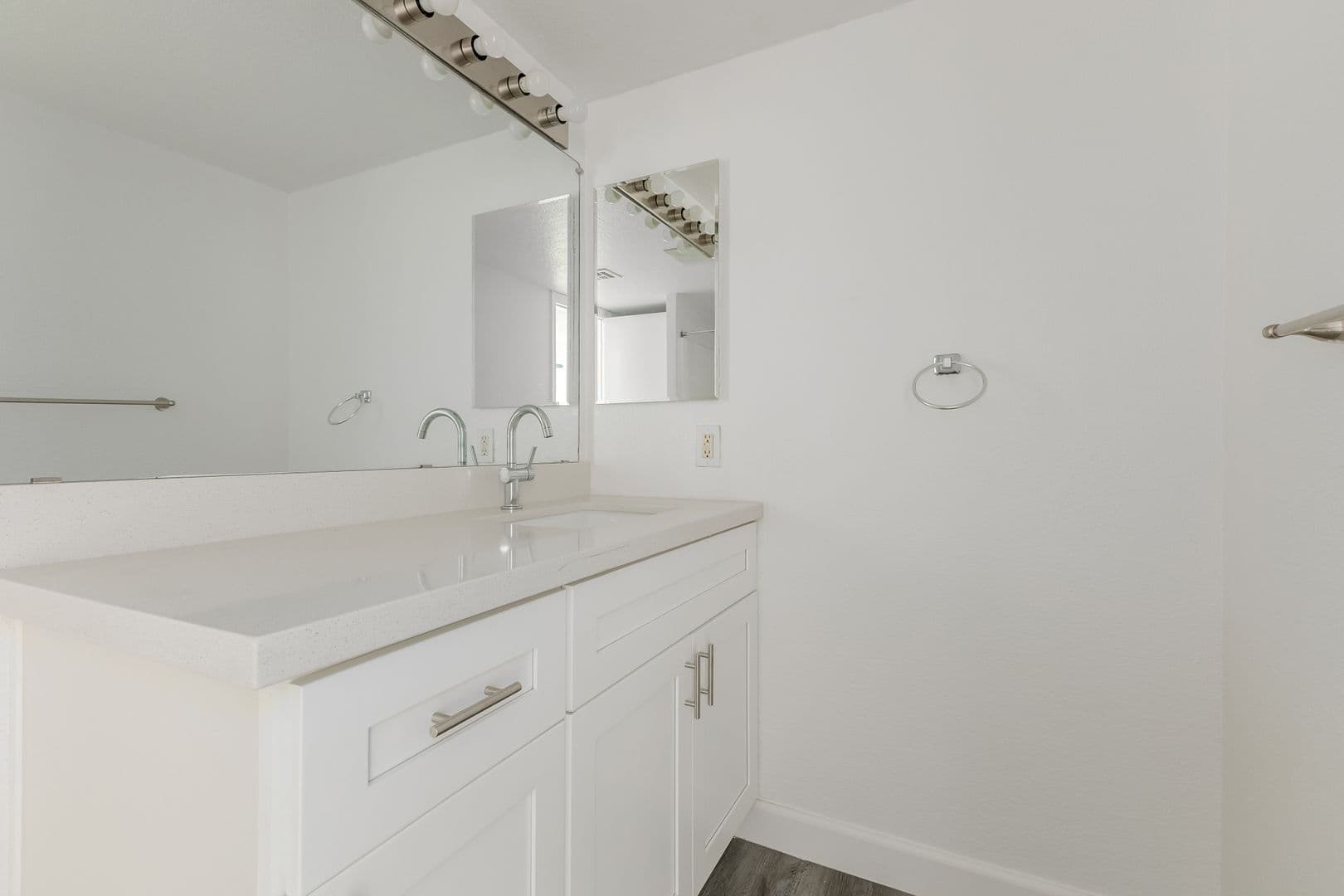 Phoenix Apartment: 27 E Corona Ave