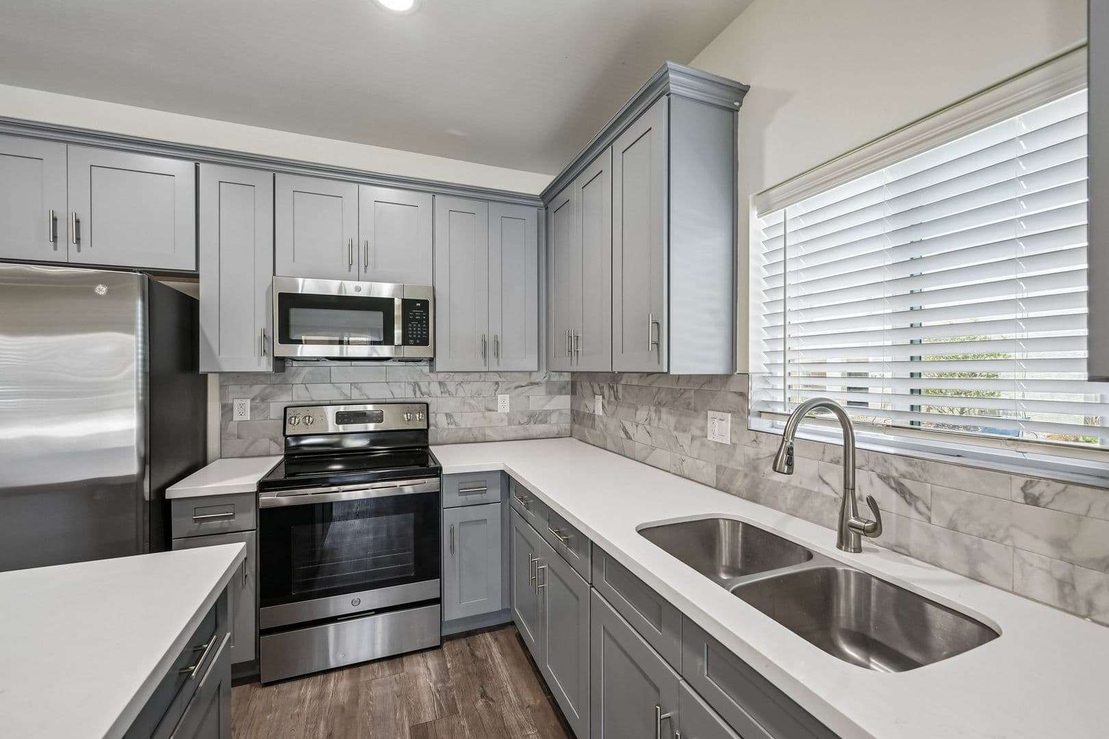 Phoenix Apartment: 828 East Apollo Road