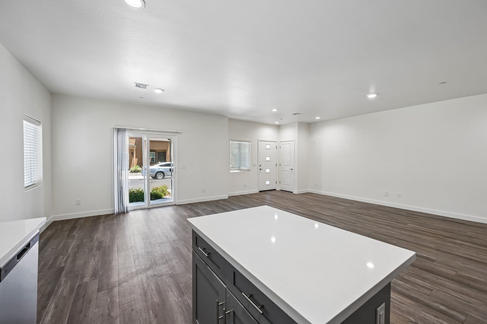 Phoenix Apartment: 828 East Apollo Road