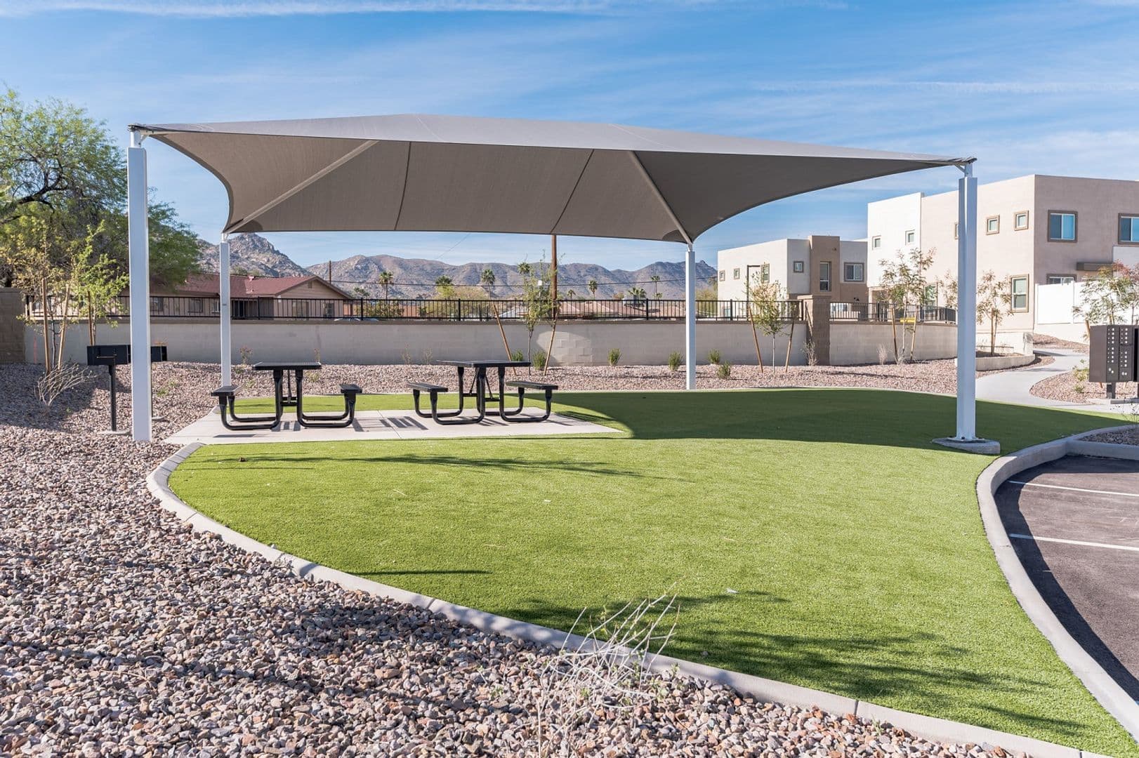 Phoenix Apartment: 11 East Dobbins Road