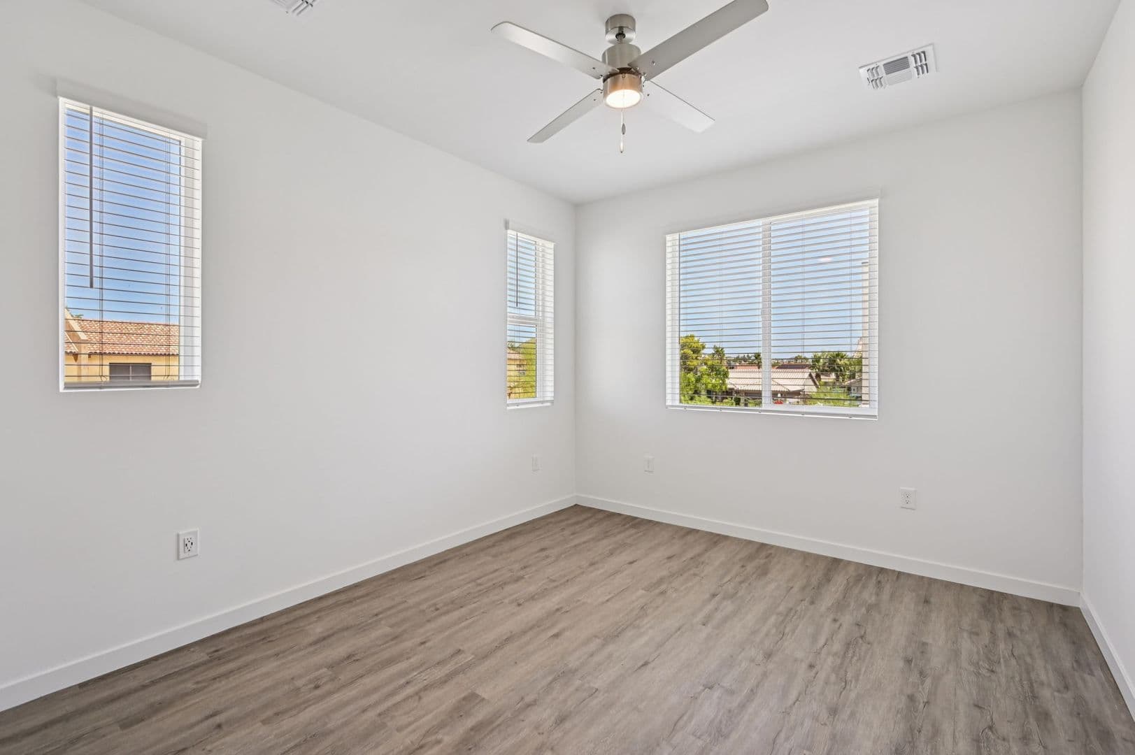 Phoenix Townhome: 2119 E. Voltaire Ave