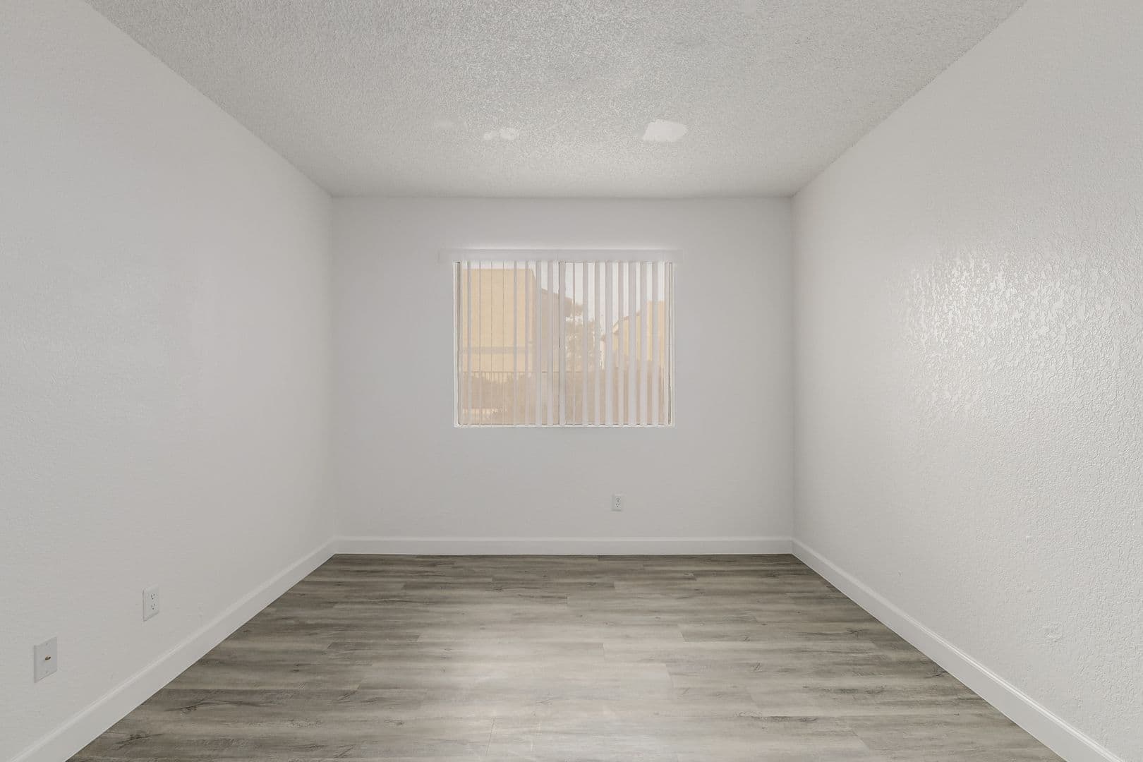 Phoenix Apartment: 27 E Corona Ave