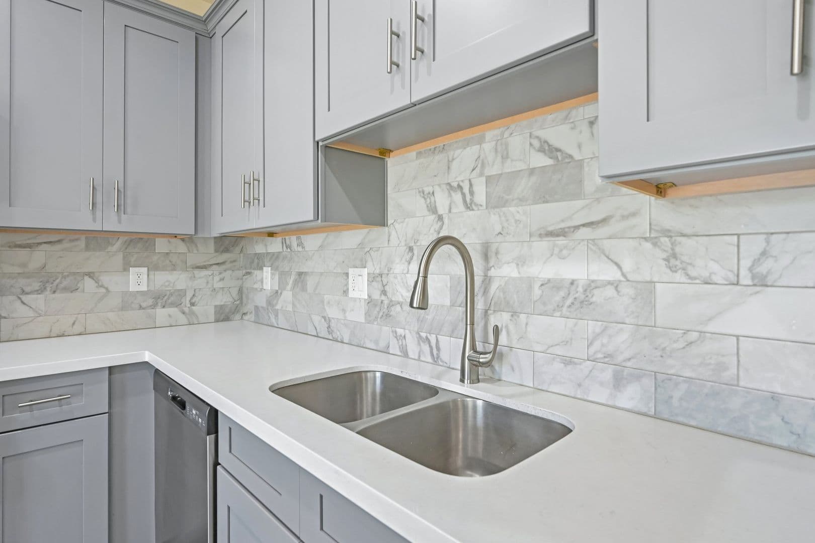 Phoenix Apartment: 828 East Apollo Road