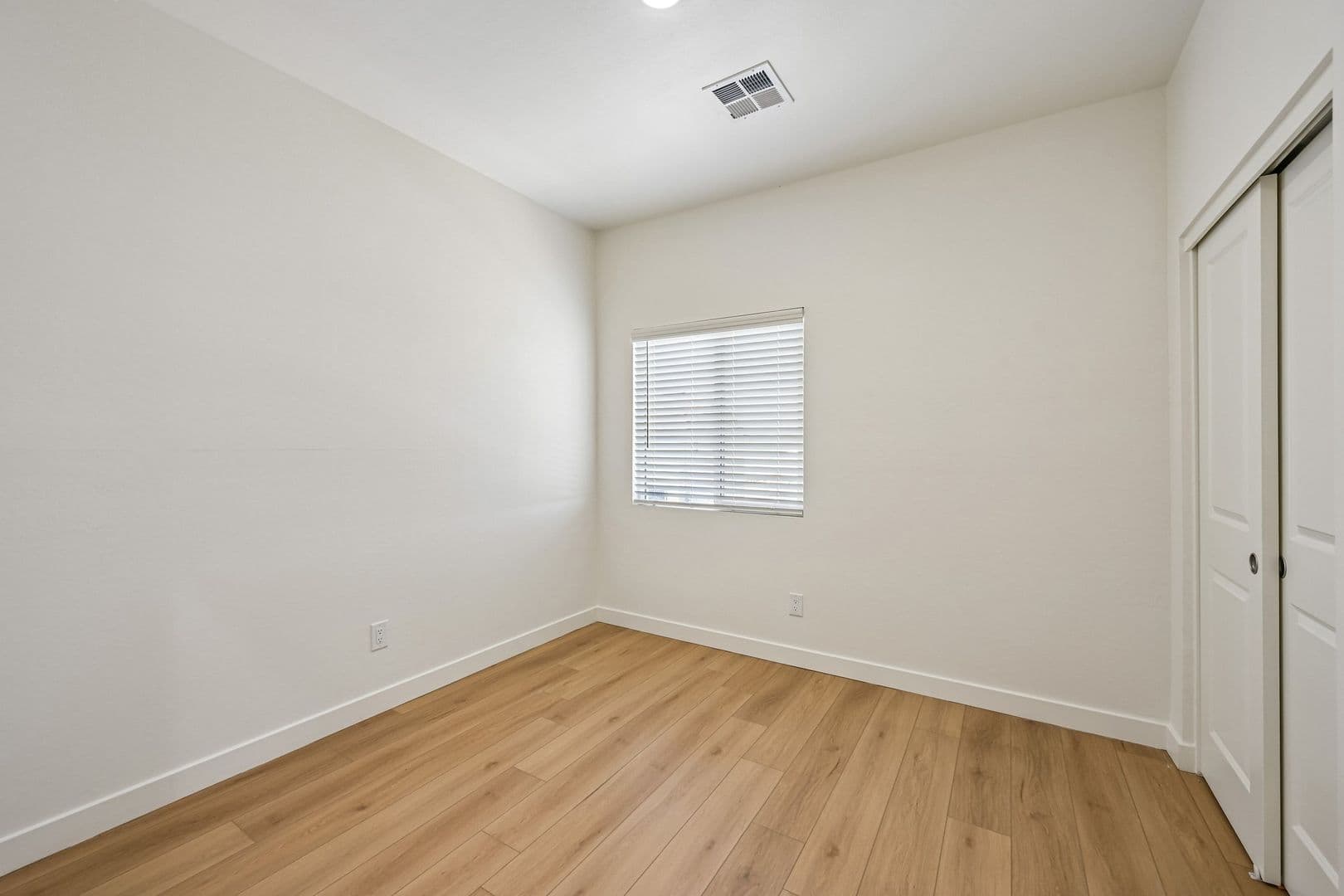 Phoenix Apartment: 828 East Apollo Road