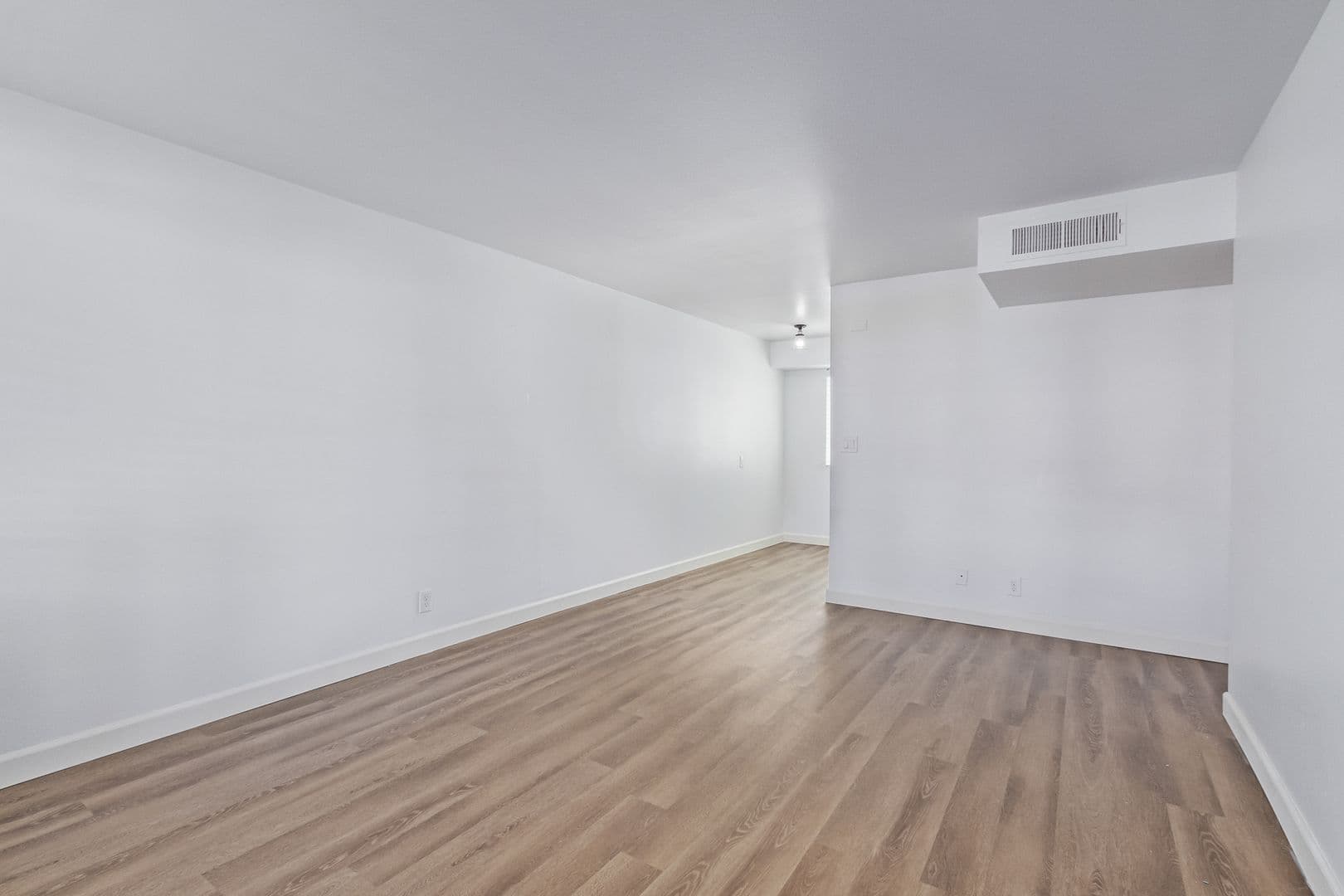 Phoenix Apartment: 2922 N 35th St