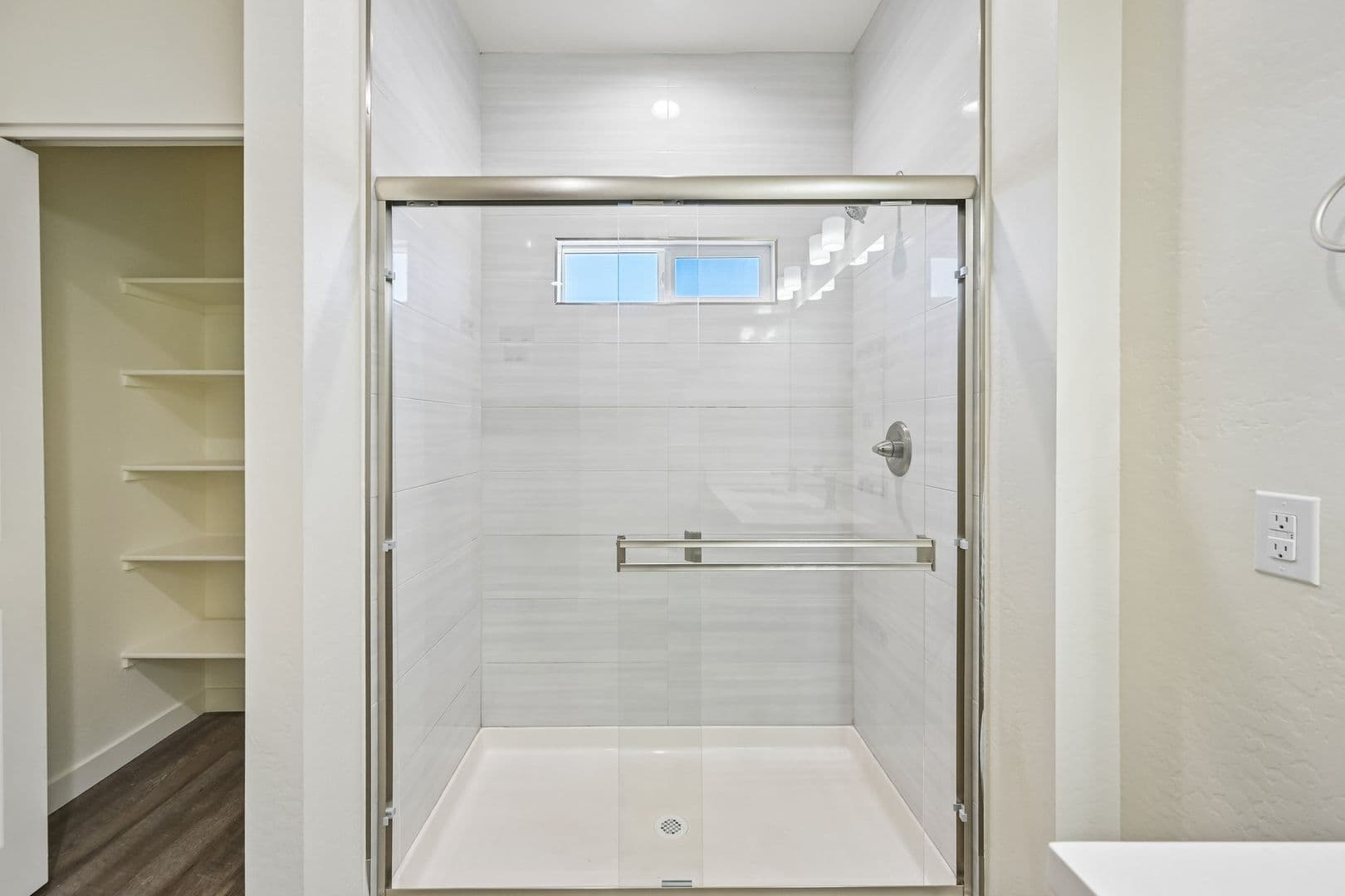 Phoenix Apartment: 828 East Apollo Road