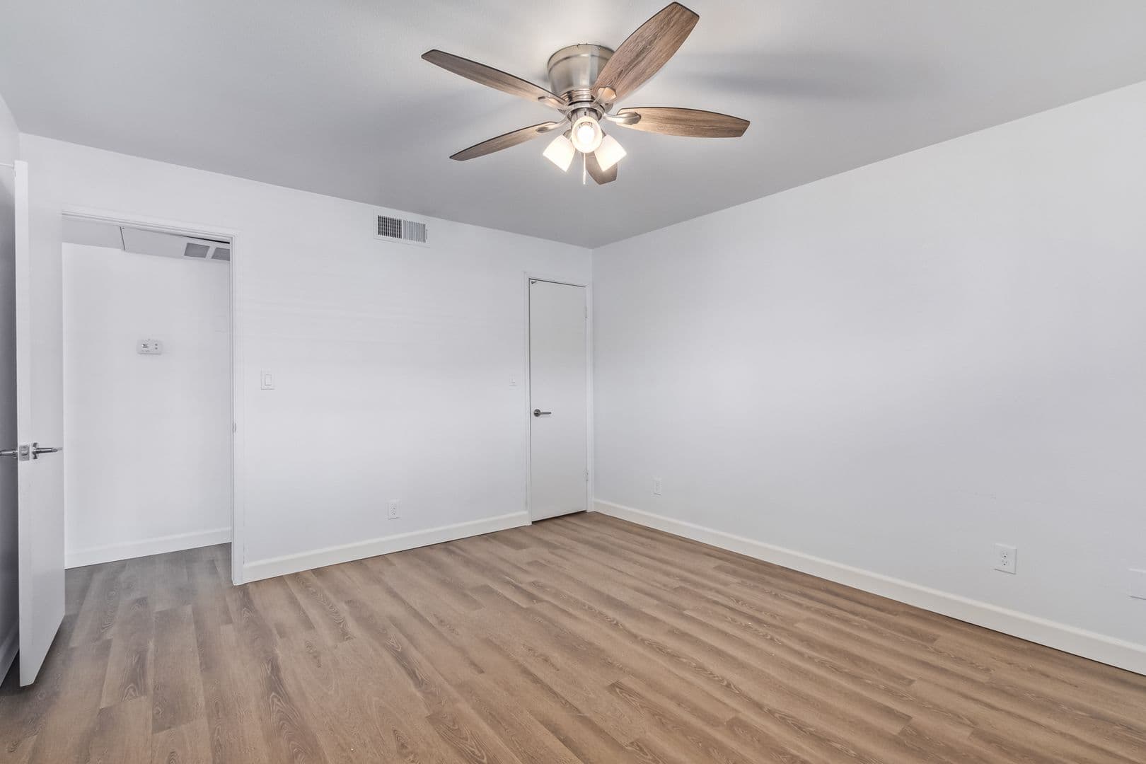 Phoenix Apartment: 2922 N 35th St