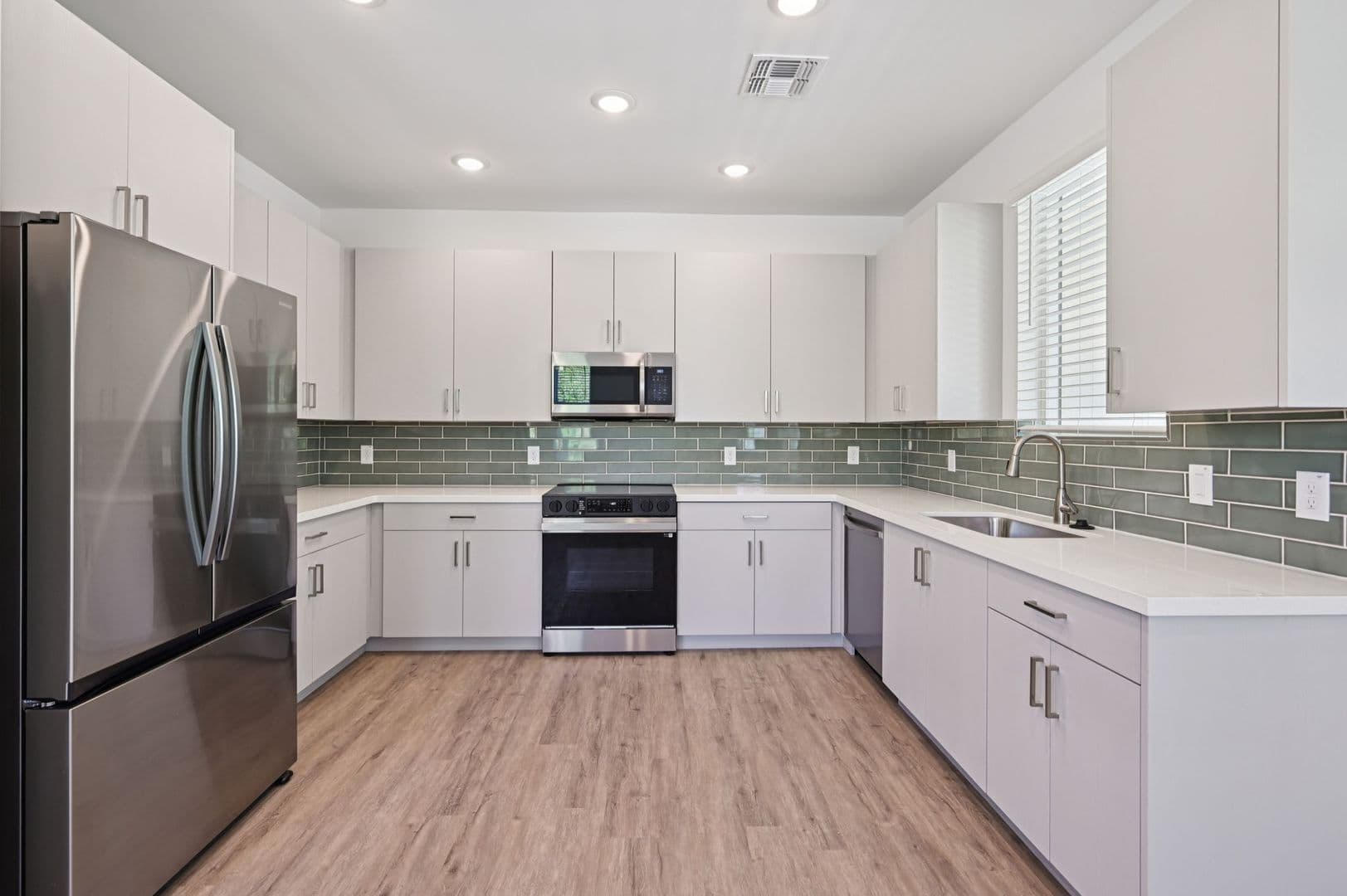 Phoenix Townhome: 2119 E. Voltaire Ave