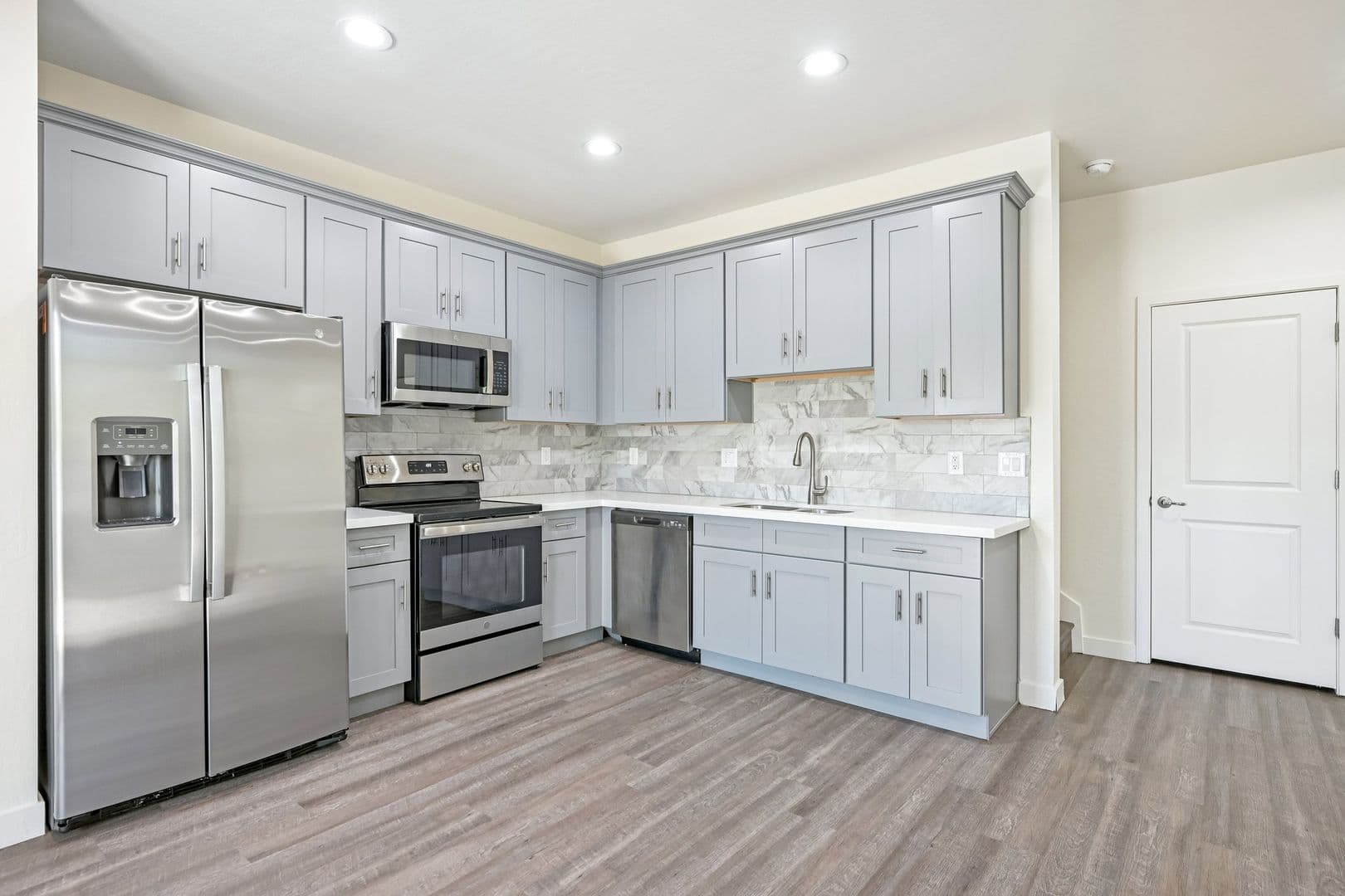 Phoenix Apartment: 828 East Apollo Road