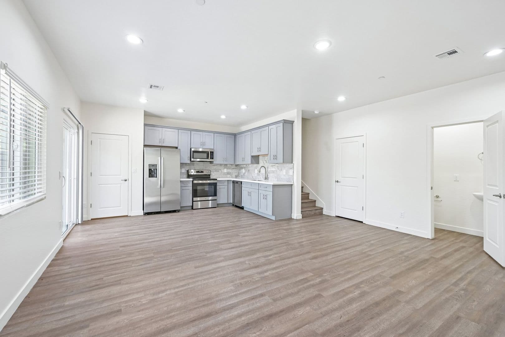 Phoenix Apartment: 828 East Apollo Road