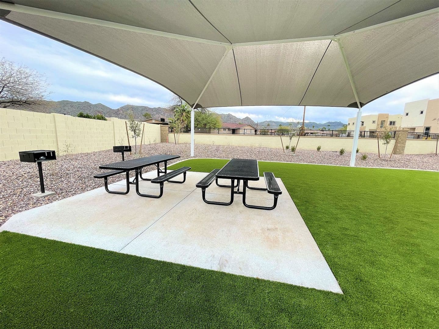 Phoenix Apartment: 11 East Dobbins Road