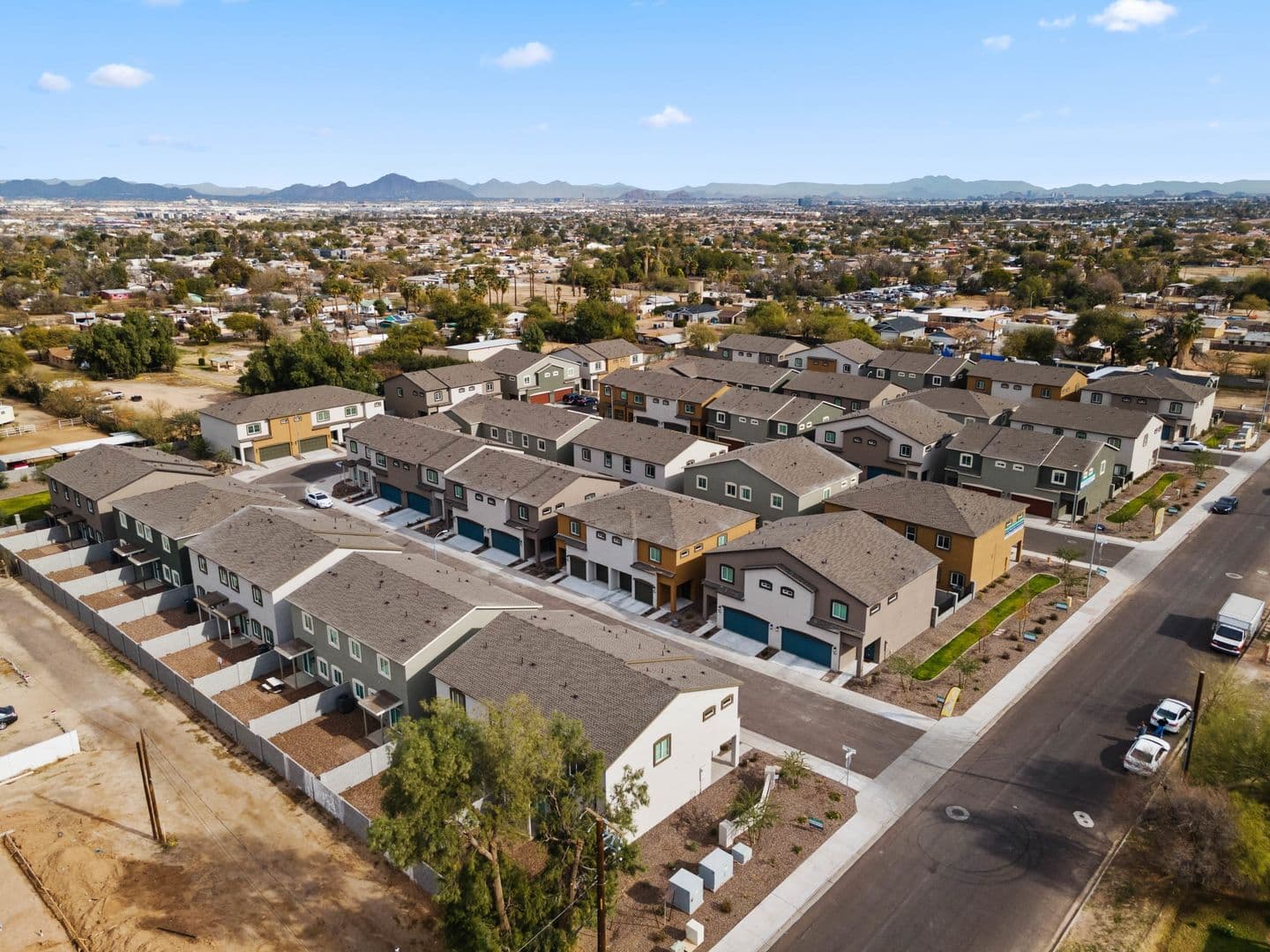 Phoenix Apartment: 828 East Apollo Road