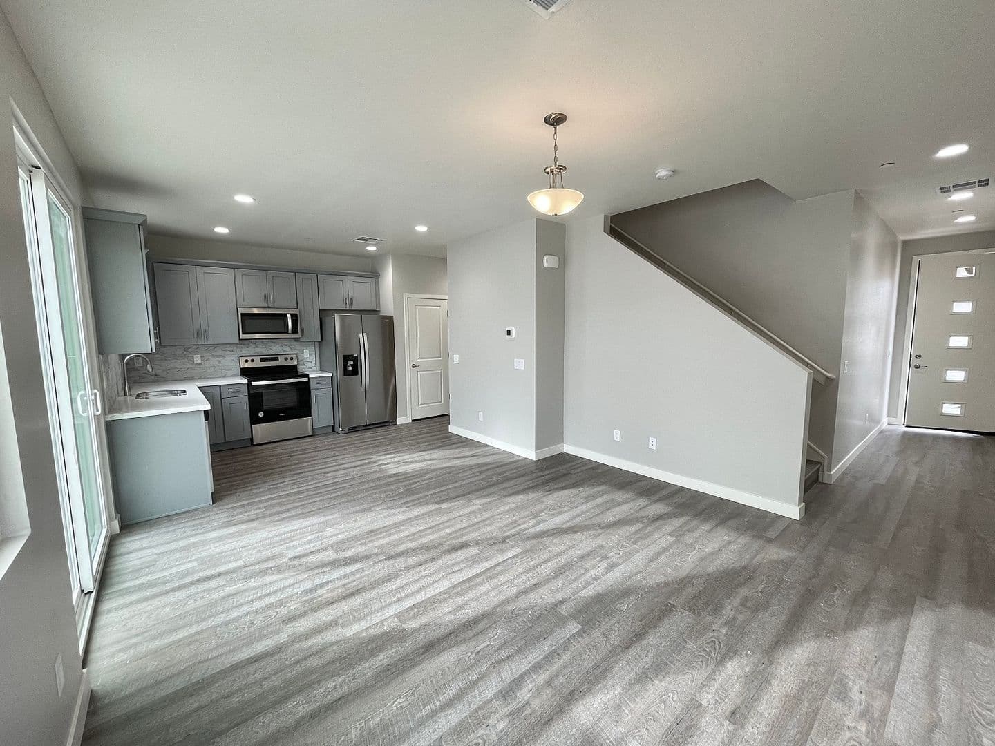 Phoenix Apartment: 11 East Dobbins Road