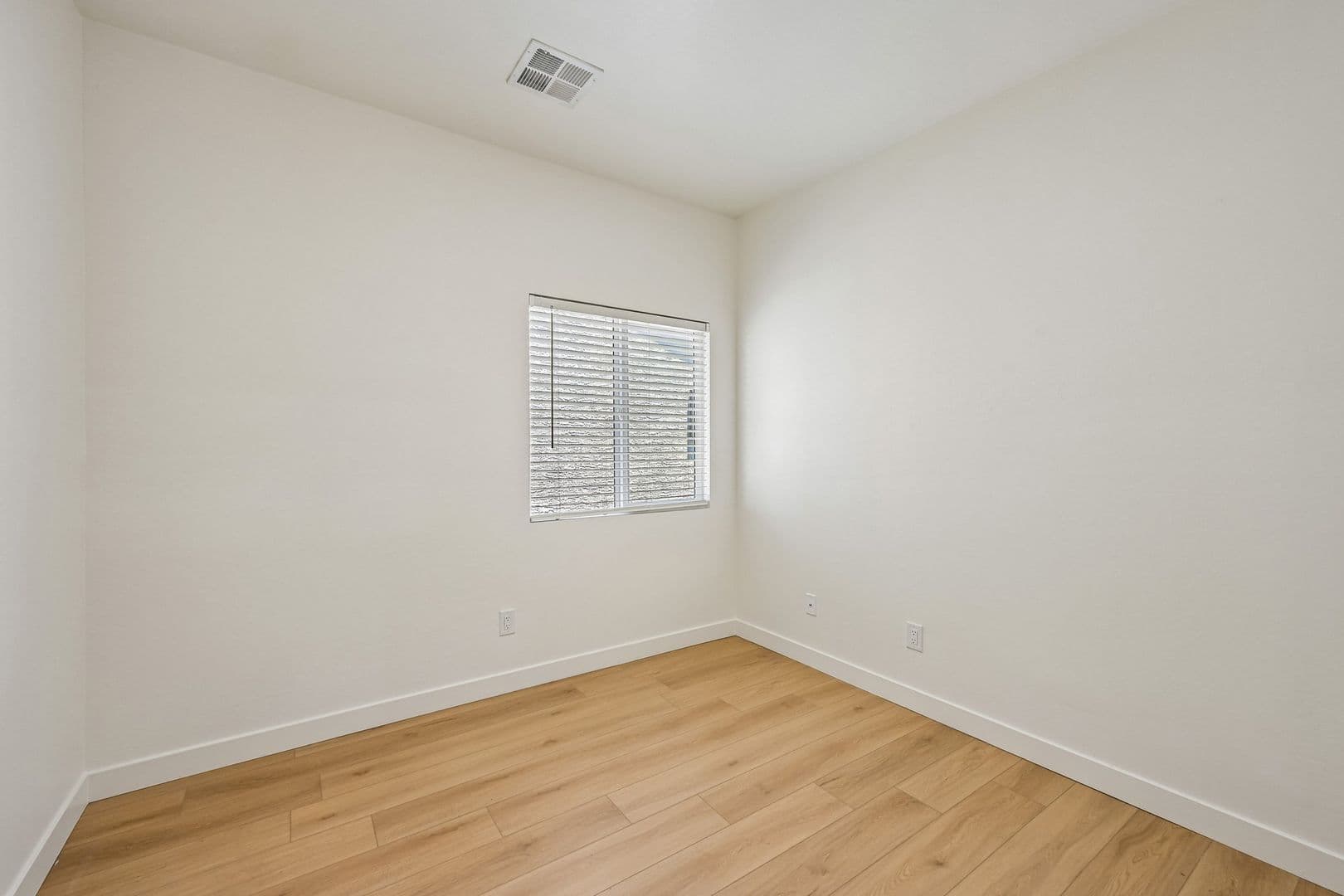 Phoenix Apartment: 828 East Apollo Road