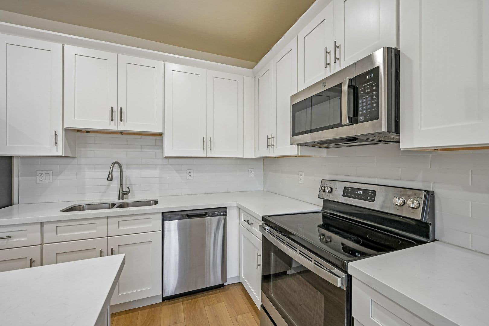 Phoenix Apartment: 828 East Apollo Road