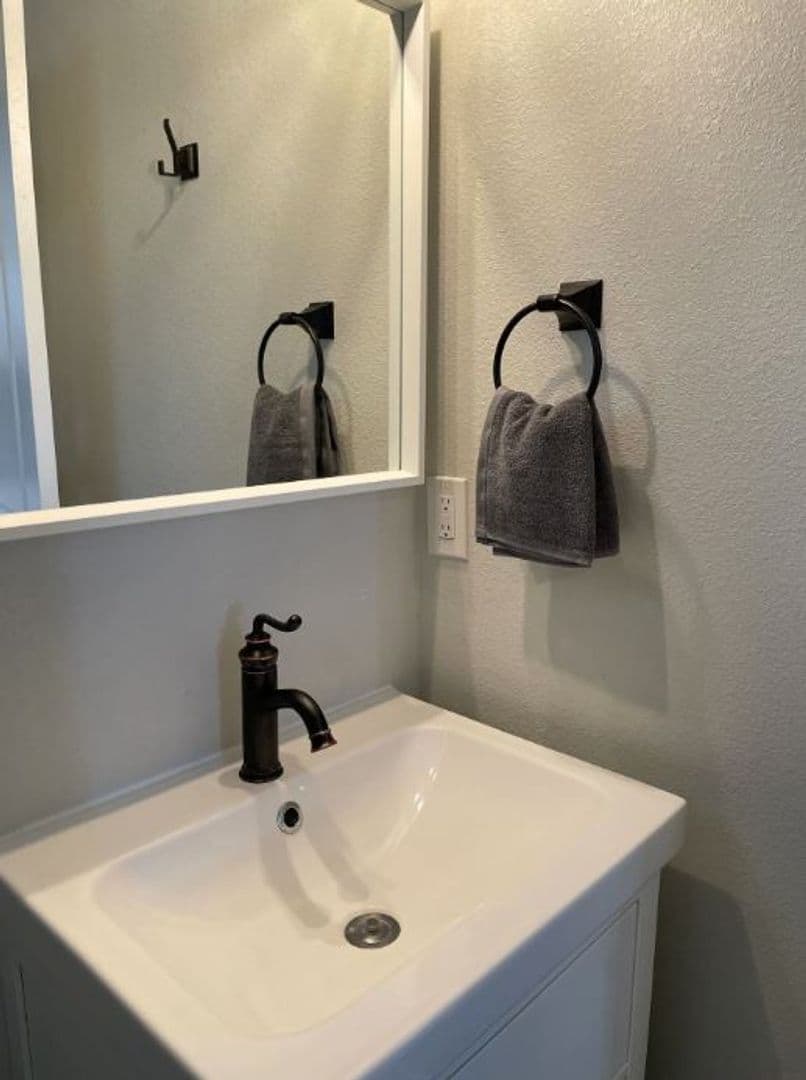 Phoenix Apartment: 1132 E Devonshire Ave