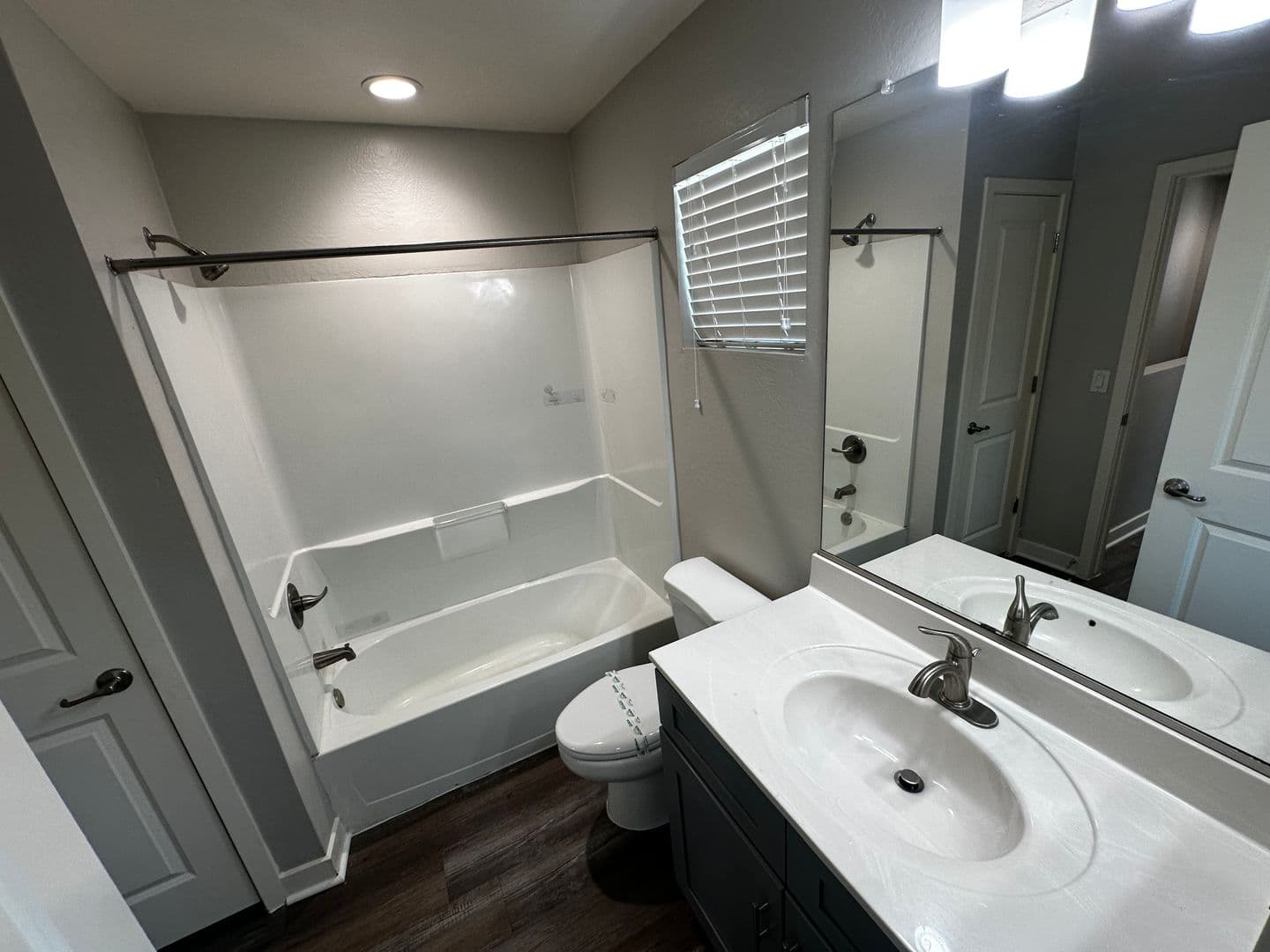 Phoenix Apartment: 11 East Dobbins Road