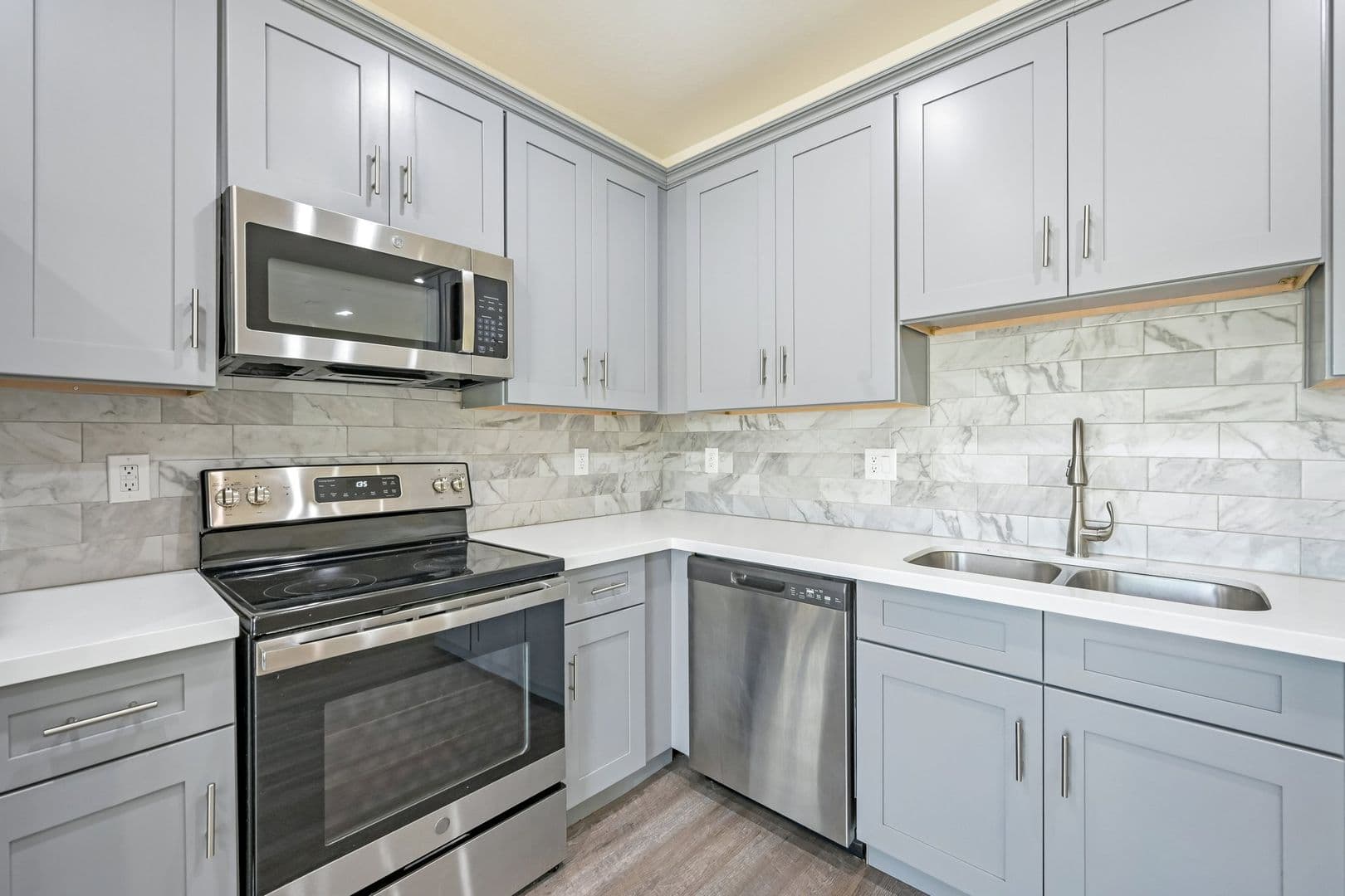 Phoenix Apartment: 828 East Apollo Road