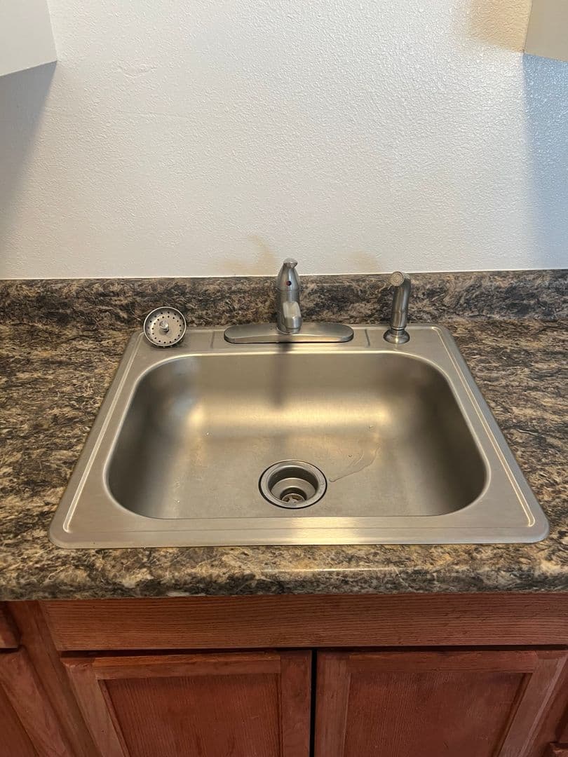 Avondale Apartment: 1223 N Dysart Rd.