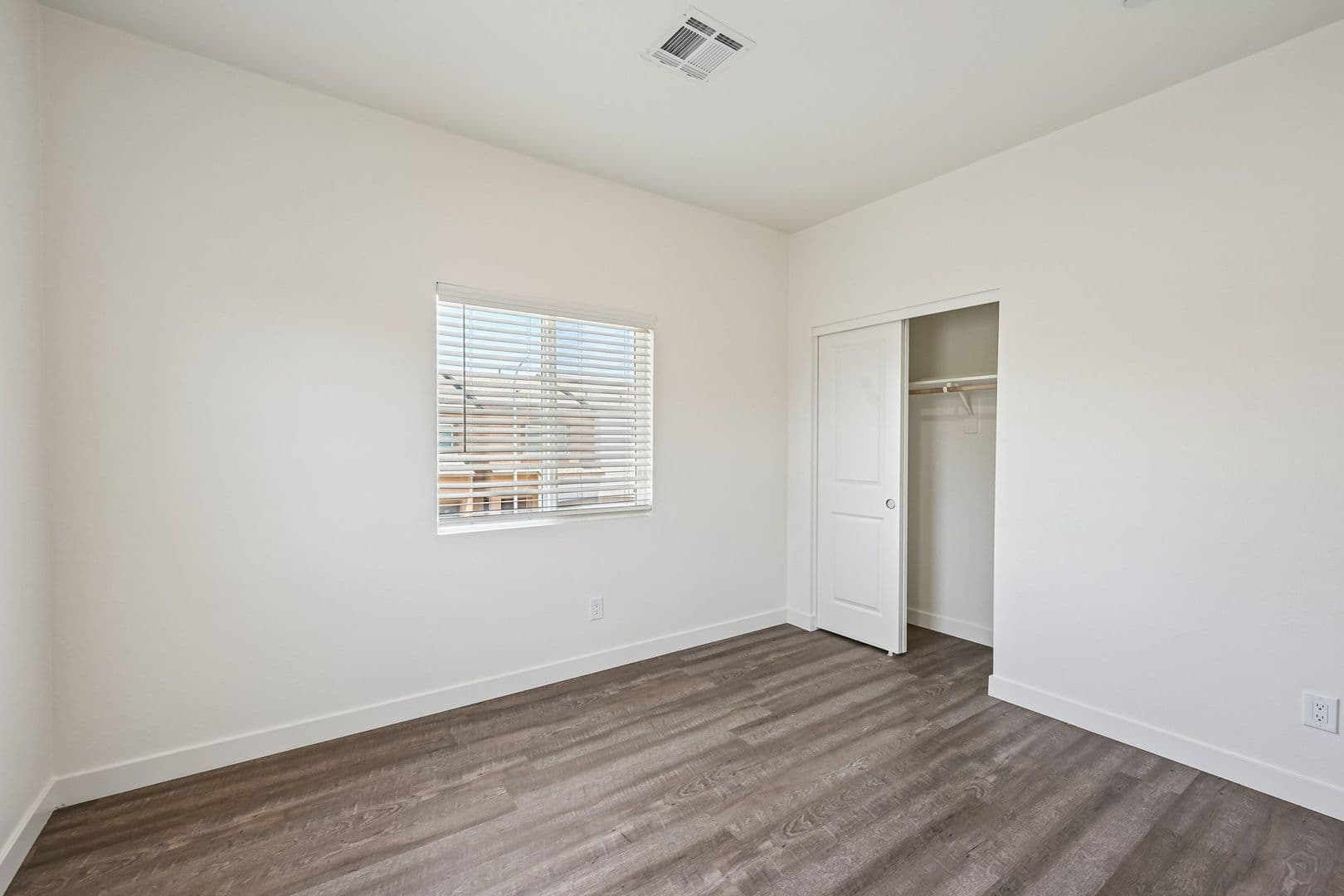 Phoenix Apartment: 828 East Apollo Road