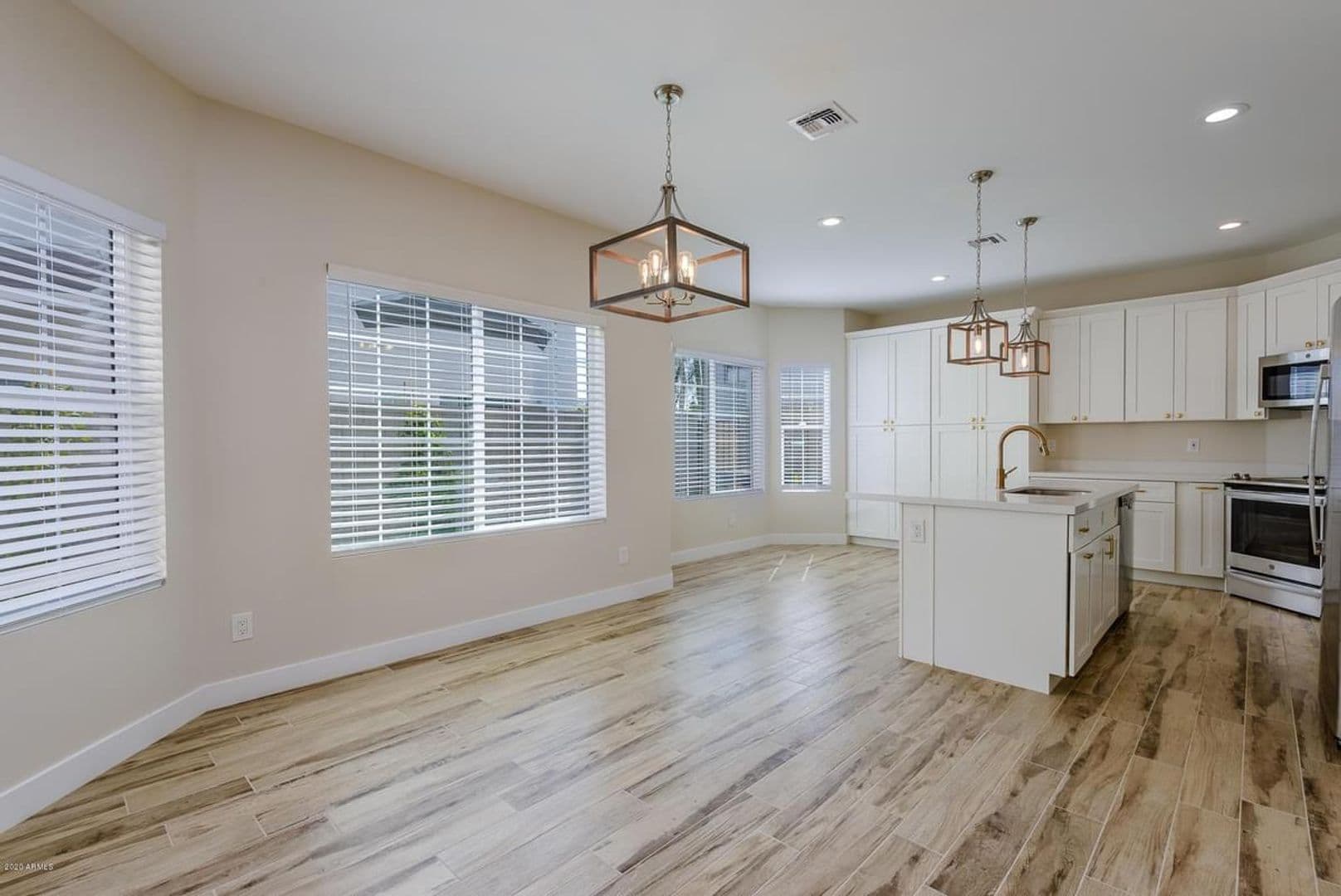 Phoenix Apartment: 3240 E. Pinchot Ave