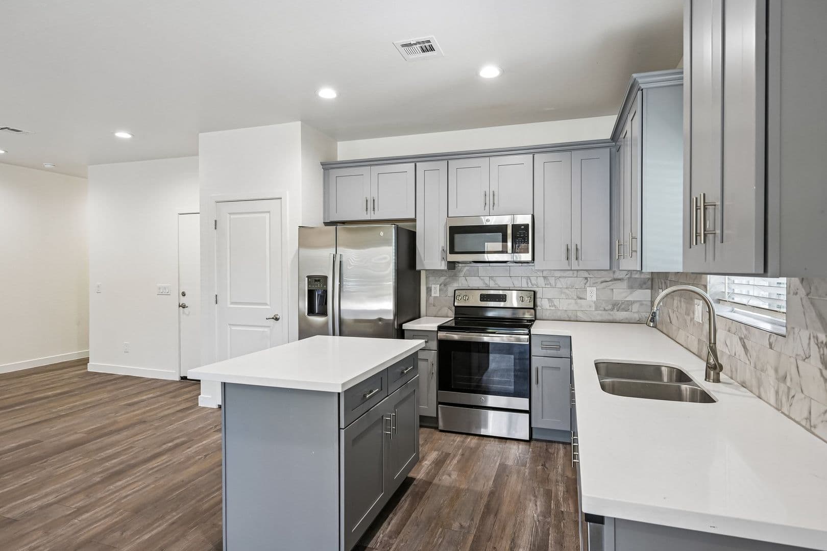 Phoenix Apartment: 828 East Apollo Road