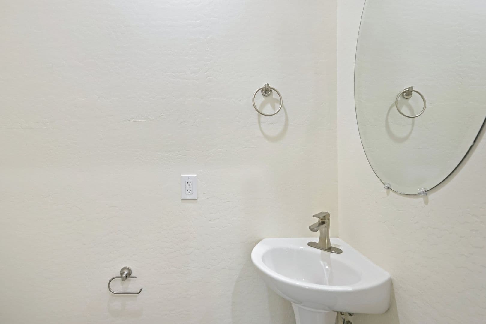 Phoenix Apartment: 828 East Apollo Road