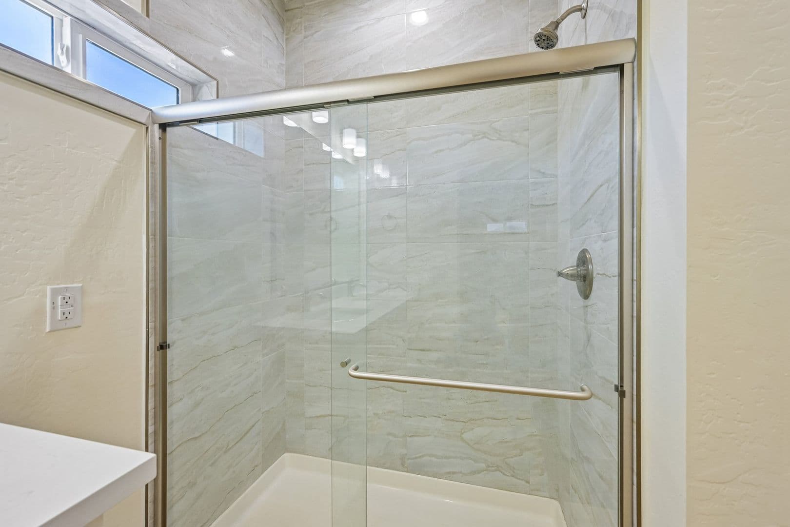 Phoenix Apartment: 828 East Apollo Road