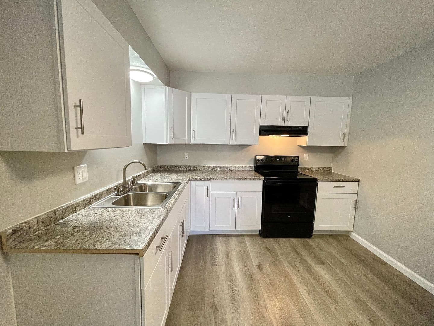 Phoenix Apartment: 3044 East Fillmore Street