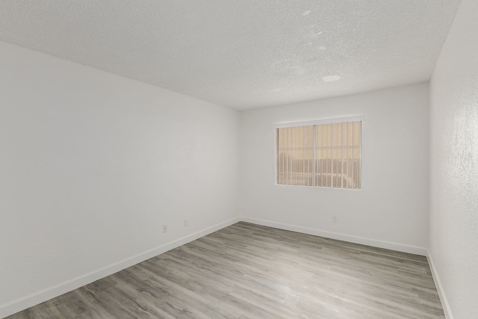 Phoenix Apartment: 27 E Corona Ave
