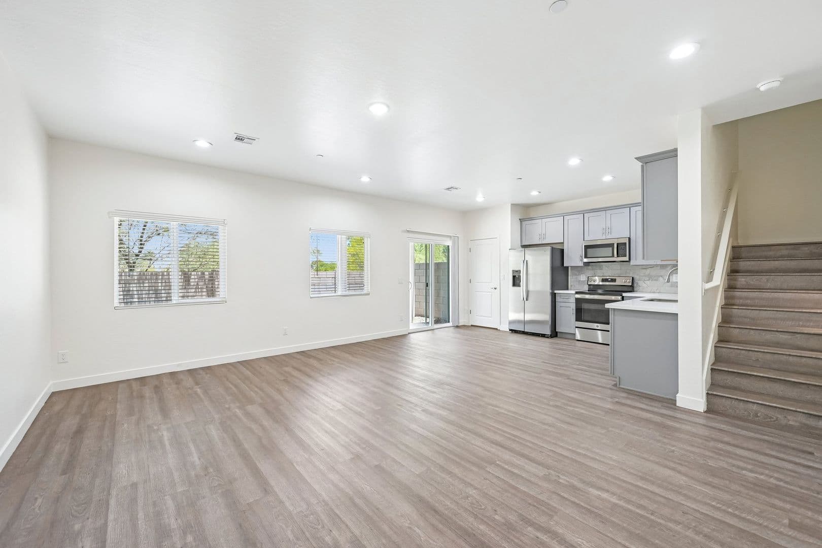 Phoenix Apartment: 828 East Apollo Road