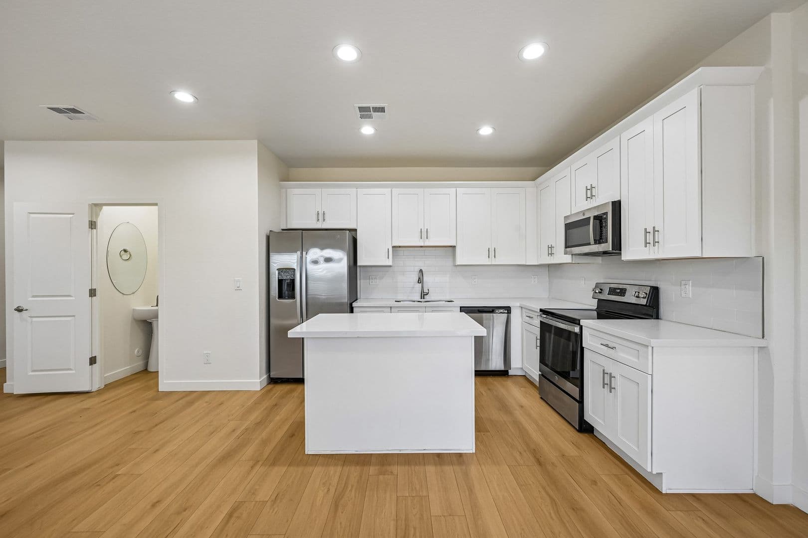 Phoenix Apartment: 828 East Apollo Road