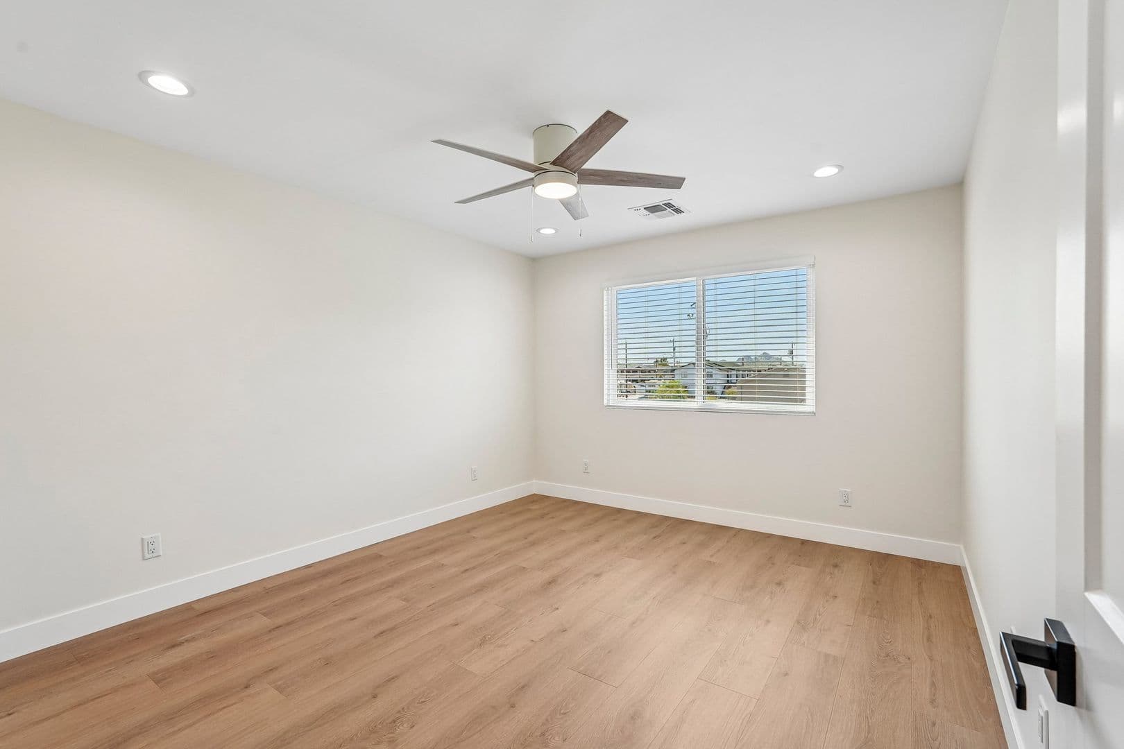 Phoenix Townhome: 2002 E Eugie Terrace