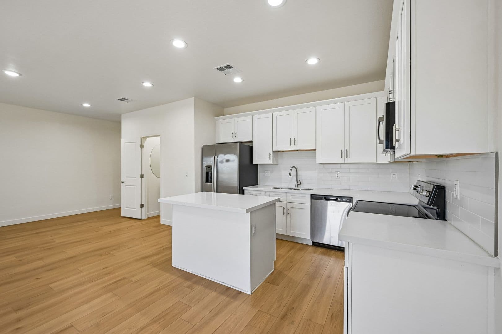 Phoenix Apartment: 828 East Apollo Road